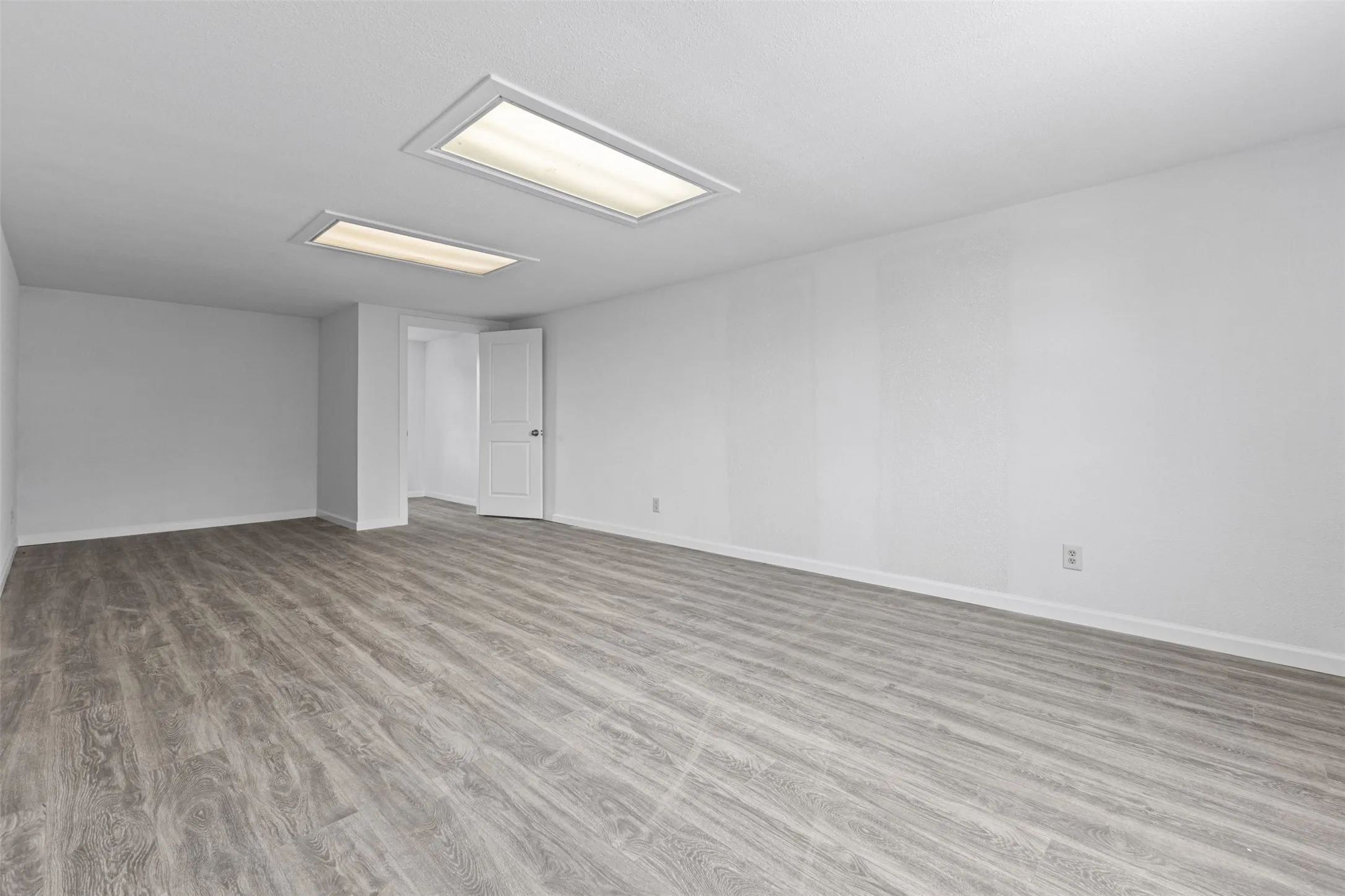 Single Family Residence For Sale in Tarrant County , 6709 Gillis Johnson Street, Fort Worth, Texas 76179, 3 Bedroom, 2 Bathroom, 2 Garage spaces, 1,404 Sqft, built in 1975, mls#21335353, Real Estate Agent in Fort Worth, Homes For Sale in Tarrant county, Homes For Sale in Fort Worth, Realtor in Fort Worth Texas, Real Estate Brokerage Independent Realty Texas, Luminita Cordes Realtor