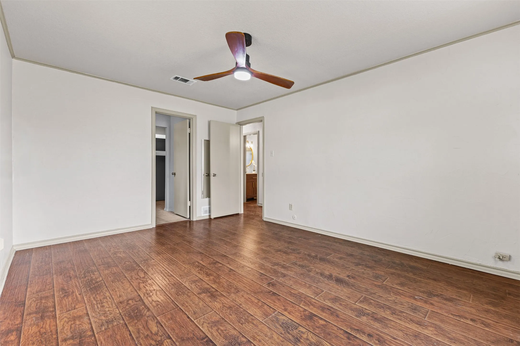 Single Family Residence For Sale in Tarrant County , 6709 Gillis Johnson Street, Fort Worth, Texas 76179, 3 Bedroom, 2 Bathroom, 2 Garage spaces, 1,404 Sqft, built in 1975, mls#21335353, Real Estate Agent in Fort Worth, Homes For Sale in Tarrant county, Homes For Sale in Fort Worth, Realtor in Fort Worth Texas, Real Estate Brokerage Independent Realty Texas, Luminita Cordes Realtor
