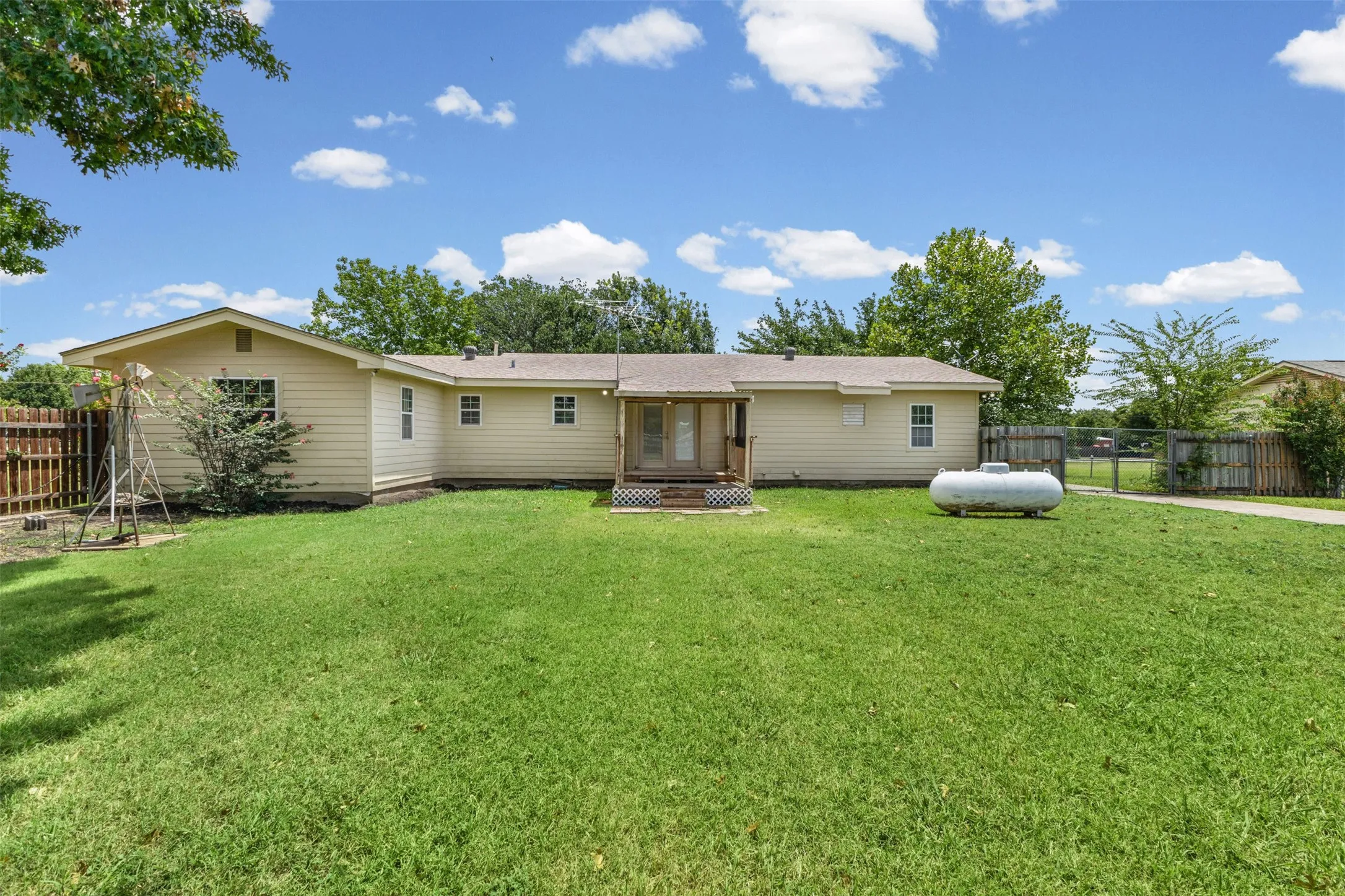 Single Family Residence For Sale in Tarrant County , 6709 Gillis Johnson Street, Fort Worth, Texas 76179, 3 Bedroom, 2 Bathroom, 2 Garage spaces, 1,404 Sqft, built in 1975, mls#21335353, Real Estate Agent in Fort Worth, Homes For Sale in Tarrant county, Homes For Sale in Fort Worth, Realtor in Fort Worth Texas, Real Estate Brokerage Independent Realty Texas, Luminita Cordes Realtor