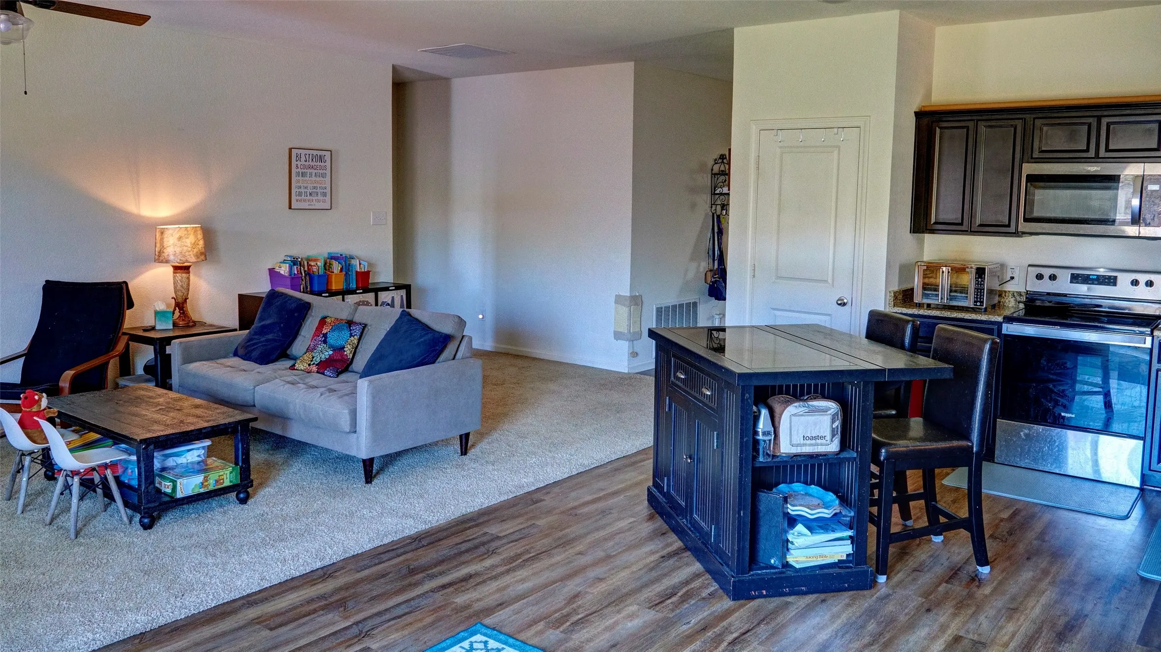 Single Family Residence For Sale in Collin County , 741 Windsor Court, Lavon, Texas 75166, 3 Bedroom, 2 Bathroom, 2 Garage spaces, 1,699 Sqft, built in 2020, mls#21337018, Real Estate Agent in Lavon, Homes For Sale in Collin county, Homes For Sale in Lavon, Realtor in Lavon Texas, Real Estate Brokerage Independent Realty Texas, Luminita Cordes Realtor