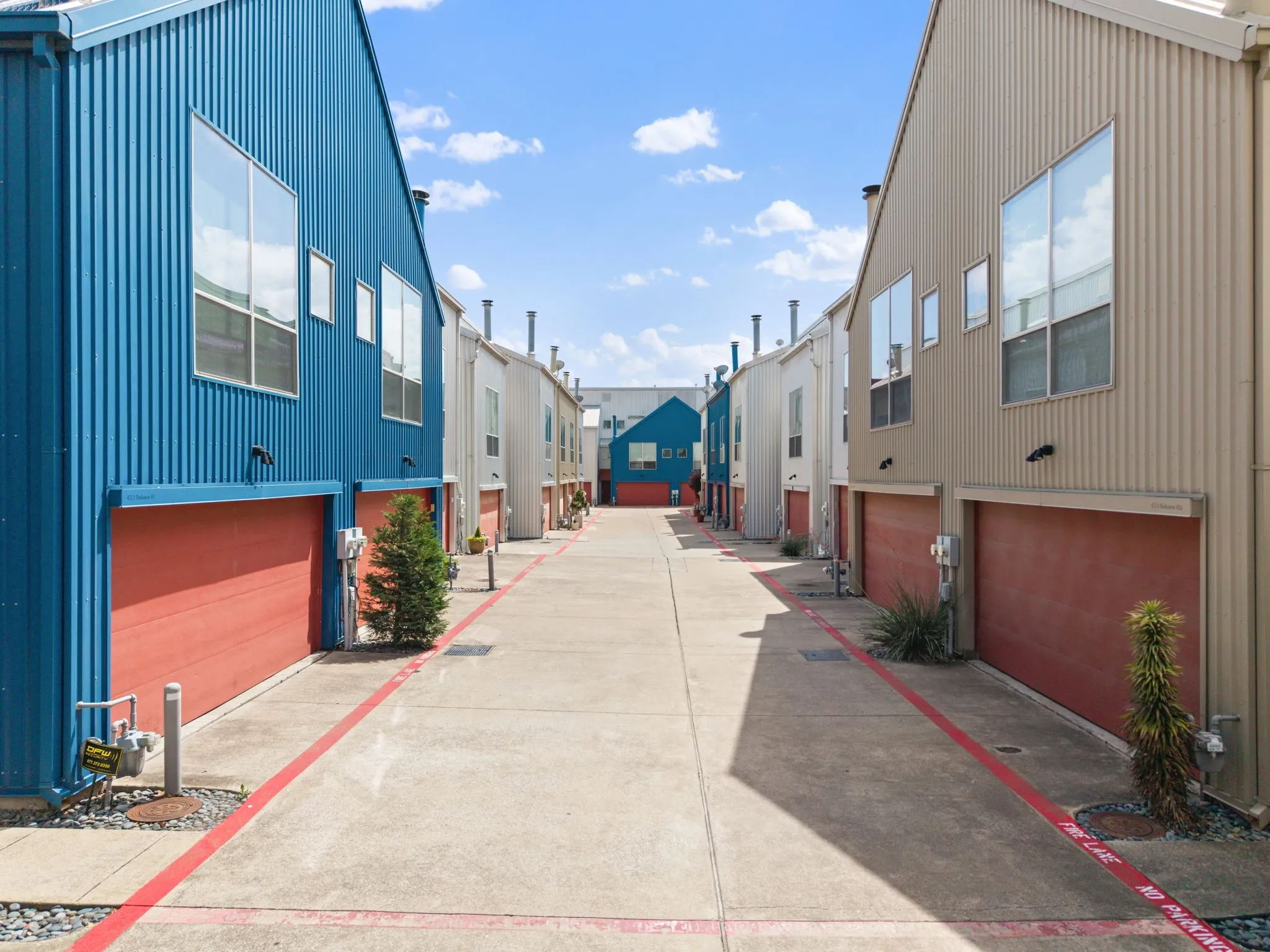 Townhouse For Rent in Dallas County , 4213 Dickason Avenue 9, Dallas, Texas 75219, 2 Bedroom, 2 Bathroom, 2 Garage spaces, 1,974 Sqft, built in 2004, mls#21337002, Real Estate Agent in Dallas, Homes For Rent in Dallas county, Homes For Rent in Dallas, Realtor in Dallas Texas, Real Estate Brokerage Independent Realty Texas, Luminita Cordes Realtor