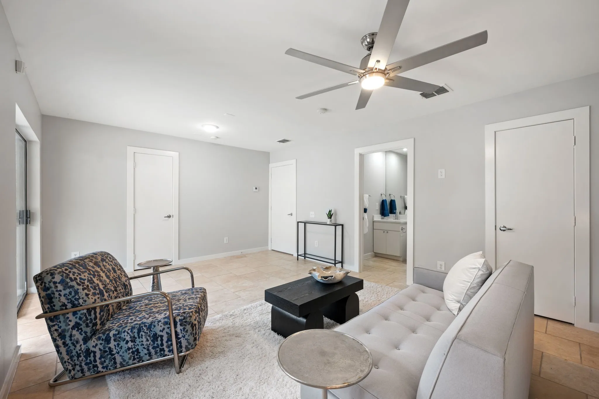 Townhouse For Rent in Dallas County , 4213 Dickason Avenue 9, Dallas, Texas 75219, 2 Bedroom, 2 Bathroom, 2 Garage spaces, 1,974 Sqft, built in 2004, mls#21337002, Real Estate Agent in Dallas, Homes For Rent in Dallas county, Homes For Rent in Dallas, Realtor in Dallas Texas, Real Estate Brokerage Independent Realty Texas, Luminita Cordes Realtor
