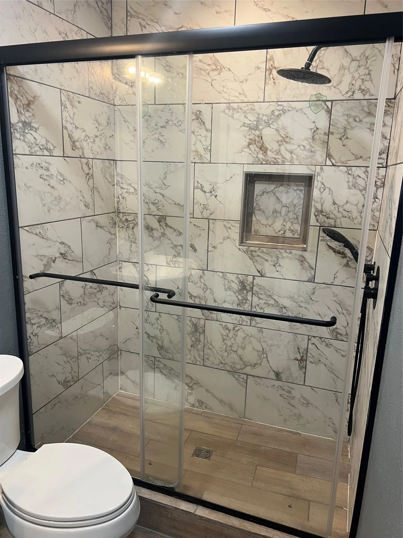 Main bathroom 1