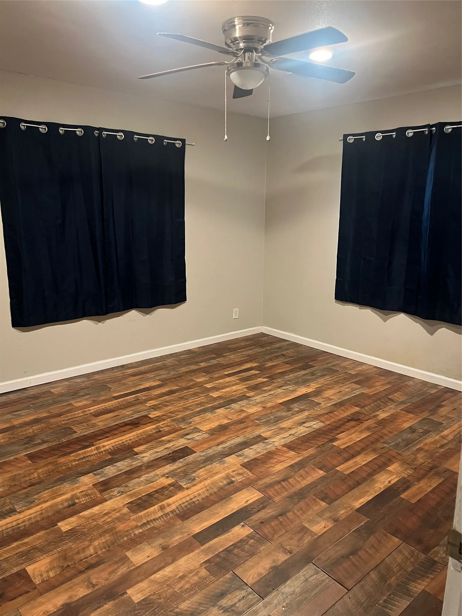 Single Family Residence For Sale in Henderson County , 232 Railroad Drive, Mabank, Texas 75147, 2 Bedroom, 2 Bathroom, 2 Garage spaces, 1,052 Sqft, built in 1947, mls#21299260, Real Estate Agent in Mabank, Homes For Sale in Henderson county, Homes For Sale in Mabank, Realtor in Mabank Texas, Real Estate Brokerage Independent Realty Texas, Luminita Cordes Realtor