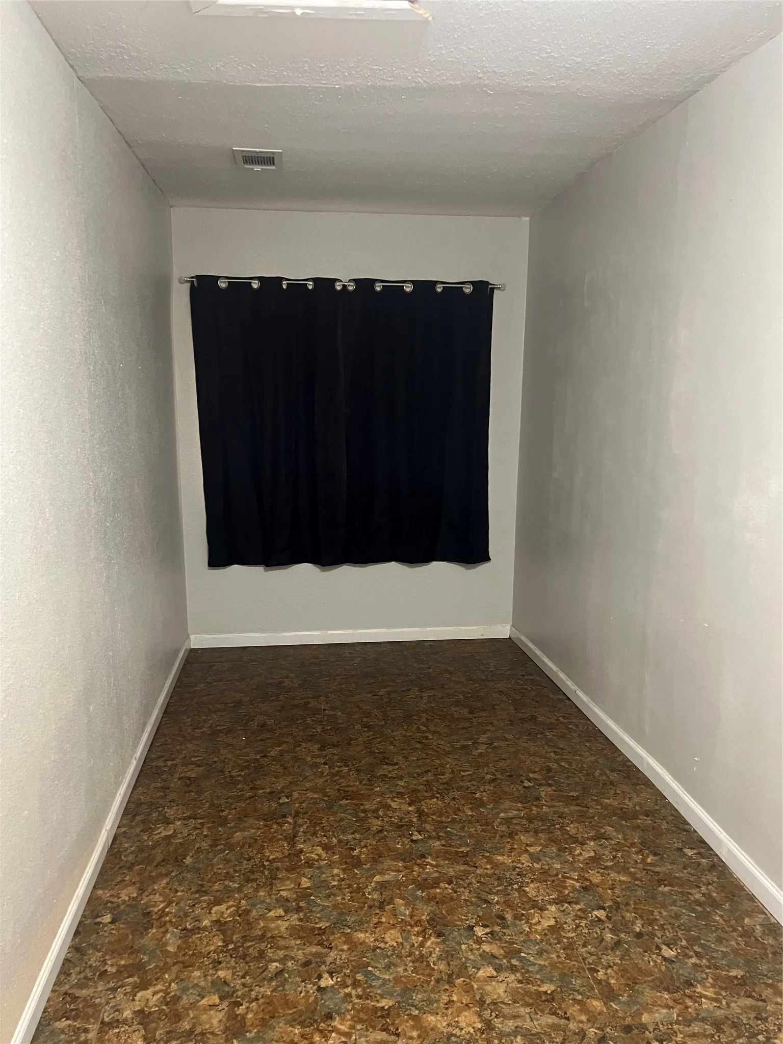 Single Family Residence For Sale in Henderson County , 232 Railroad Drive, Mabank, Texas 75147, 2 Bedroom, 2 Bathroom, 2 Garage spaces, 1,052 Sqft, built in 1947, mls#21299260, Real Estate Agent in Mabank, Homes For Sale in Henderson county, Homes For Sale in Mabank, Realtor in Mabank Texas, Real Estate Brokerage Independent Realty Texas, Luminita Cordes Realtor
