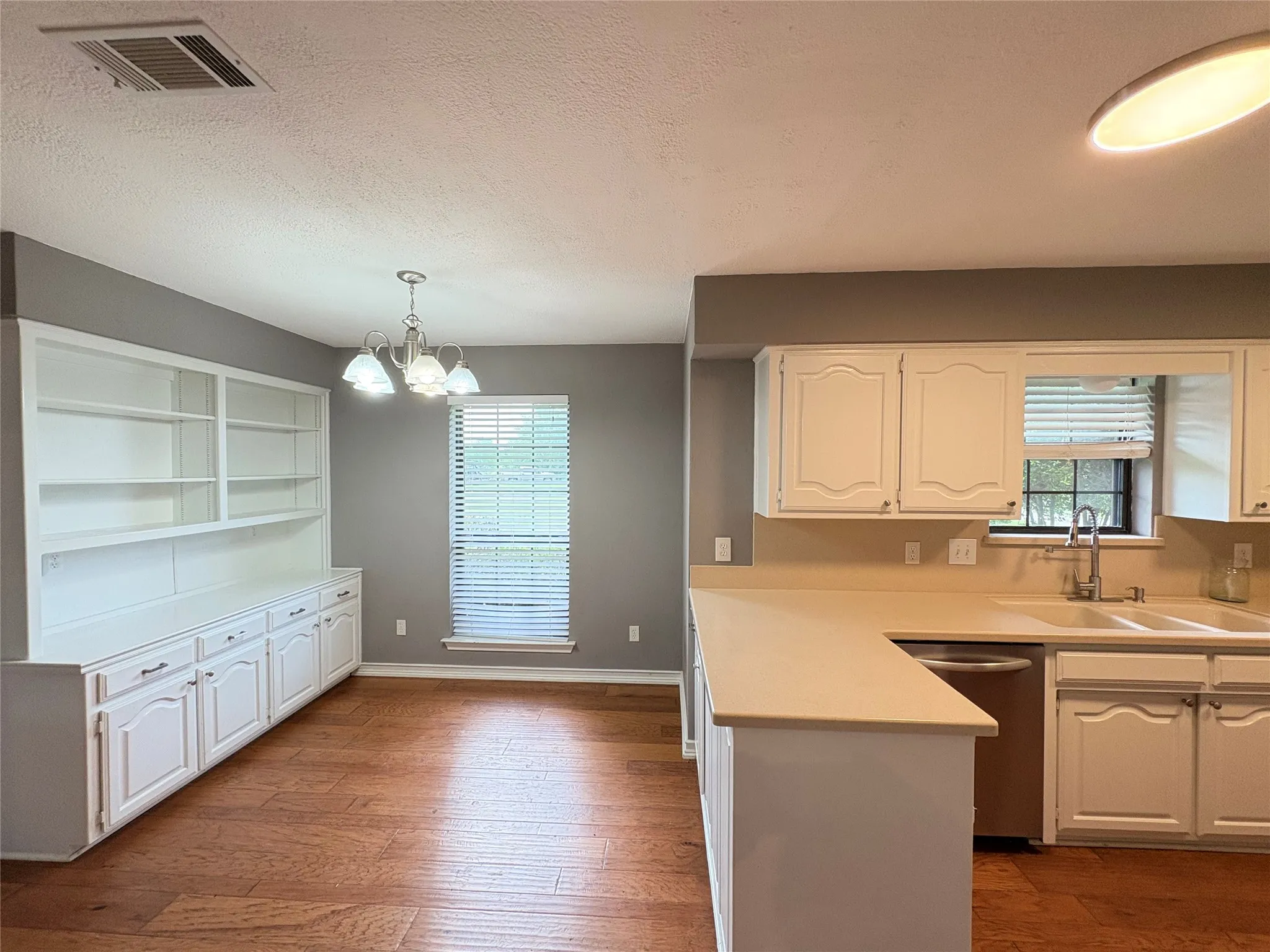 Single Family Residence For Rent in Collin County , 10694 Rose Garden Court, Mc Kinney, Texas 75072, 3 Bedroom, 2 Bathroom, 2 Garage spaces, 2,088 Sqft, built in 1987, mls#21337037, Real Estate Agent in Mc Kinney, Homes For Rent in Collin county, Homes For Rent in Mc Kinney, Realtor in Mc Kinney Texas, Real Estate Brokerage Independent Realty Texas, Luminita Cordes Realtor