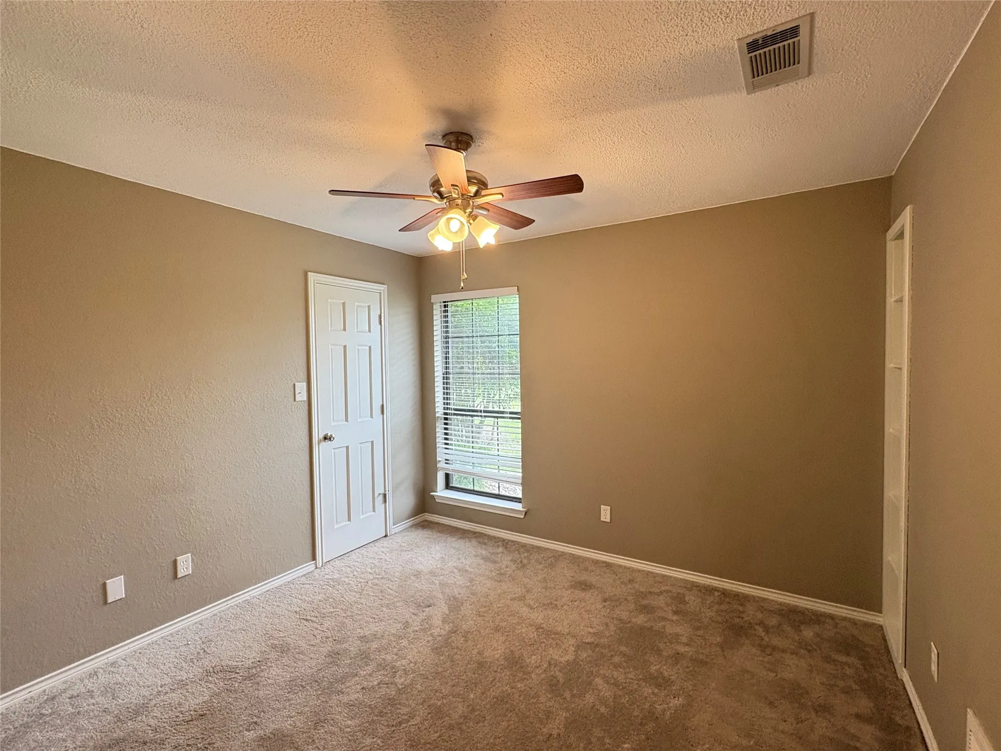 Single Family Residence For Rent in Collin County , 10694 Rose Garden Court, Mc Kinney, Texas 75072, 3 Bedroom, 2 Bathroom, 2 Garage spaces, 2,088 Sqft, built in 1987, mls#21337037, Real Estate Agent in Mc Kinney, Homes For Rent in Collin county, Homes For Rent in Mc Kinney, Realtor in Mc Kinney Texas, Real Estate Brokerage Independent Realty Texas, Luminita Cordes Realtor