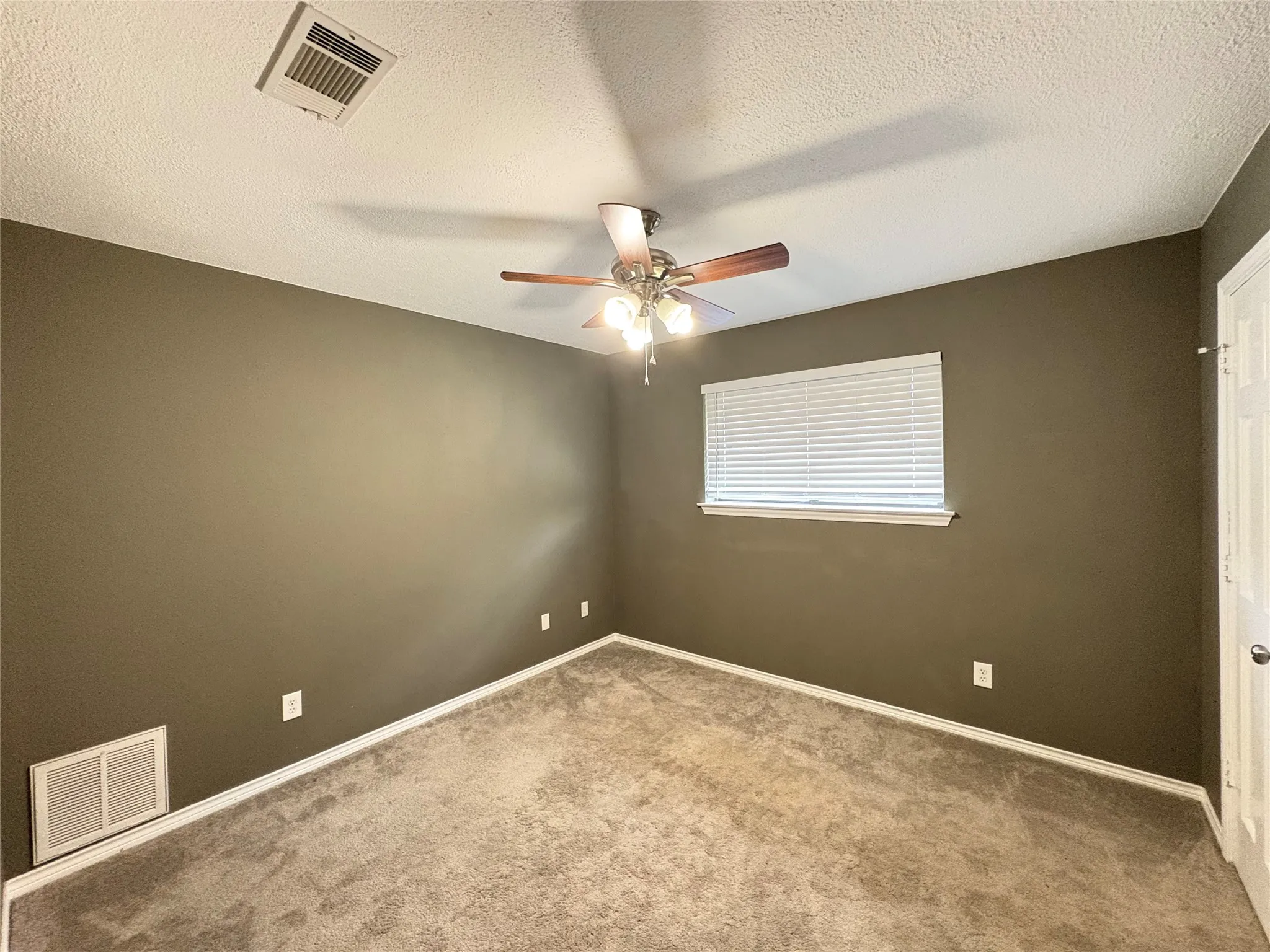 Single Family Residence For Rent in Collin County , 10694 Rose Garden Court, Mc Kinney, Texas 75072, 3 Bedroom, 2 Bathroom, 2 Garage spaces, 2,088 Sqft, built in 1987, mls#21337037, Real Estate Agent in Mc Kinney, Homes For Rent in Collin county, Homes For Rent in Mc Kinney, Realtor in Mc Kinney Texas, Real Estate Brokerage Independent Realty Texas, Luminita Cordes Realtor
