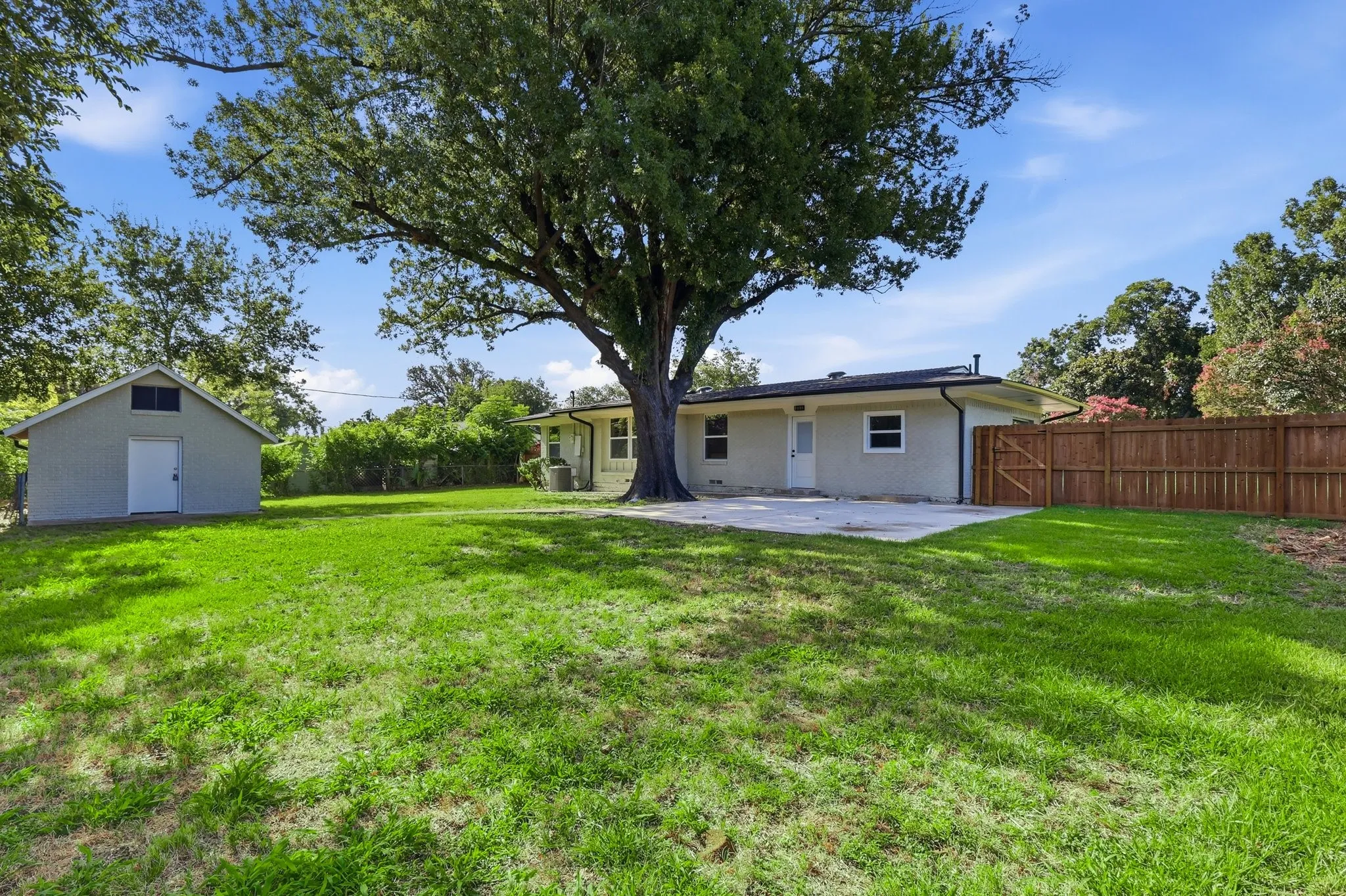 Single Family Residence For Sale in Denton County , 385 Crockett, Lewisville, Texas 75057, 4 Bedrooms, 2 Bathrooms, Garage spaces, 1,478 Sqft, built in 1955, Price $399,900, mls#21336978, Real Estate Agent in Lewisville, Homes For Sale in Denton county, Homes For Sale in Lewisville, Realtor in Lewisville Texas, Real Estate Brokerage Independent Realty Texas, Luminita Cordes Realtor
