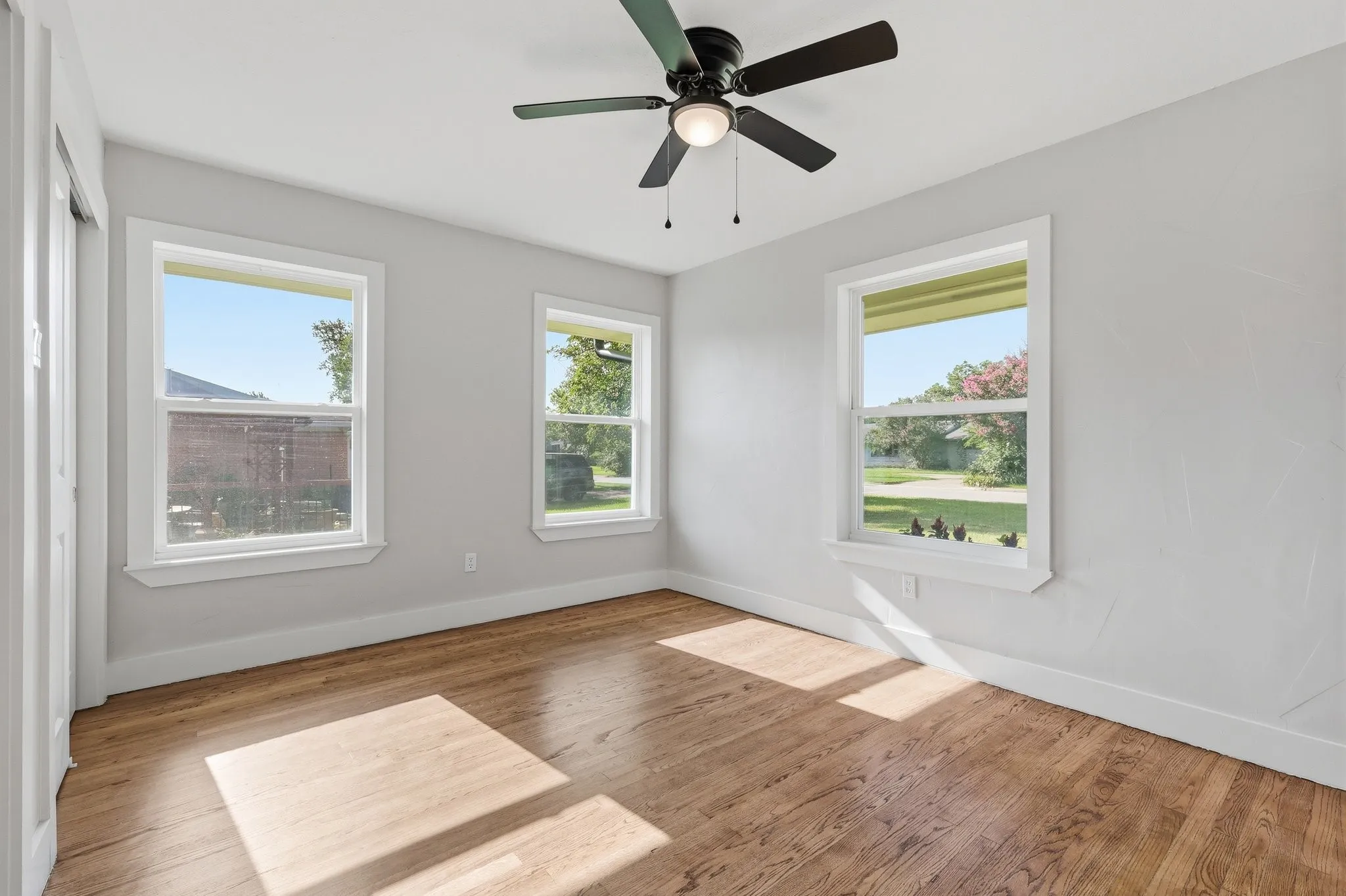 Single Family Residence For Sale in Denton County , 385 Crockett, Lewisville, Texas 75057, 4 Bedrooms, 2 Bathrooms, Garage spaces, 1,478 Sqft, built in 1955, Price $399,900, mls#21336978, Real Estate Agent in Lewisville, Homes For Sale in Denton county, Homes For Sale in Lewisville, Realtor in Lewisville Texas, Real Estate Brokerage Independent Realty Texas, Luminita Cordes Realtor