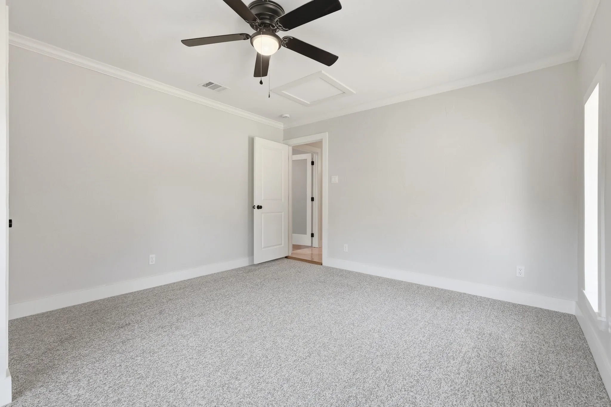 Single Family Residence For Sale in Denton County , 385 Crockett, Lewisville, Texas 75057, 4 Bedrooms, 2 Bathrooms, Garage spaces, 1,478 Sqft, built in 1955, Price $399,900, mls#21336978, Real Estate Agent in Lewisville, Homes For Sale in Denton county, Homes For Sale in Lewisville, Realtor in Lewisville Texas, Real Estate Brokerage Independent Realty Texas, Luminita Cordes Realtor
