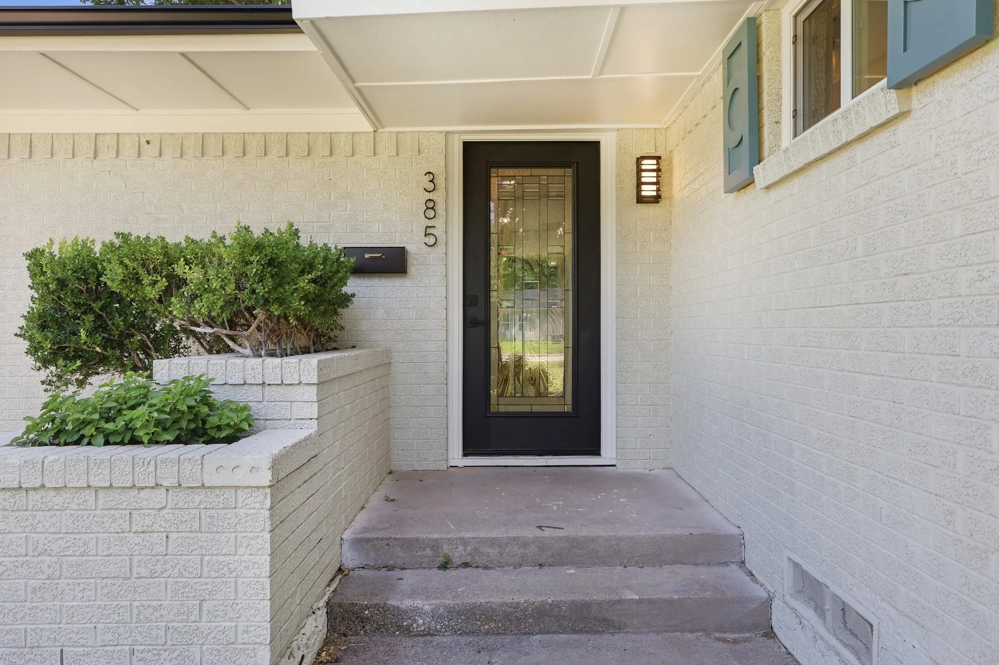 Single Family Residence For Sale in Denton County , 385 Crockett, Lewisville, Texas 75057, 4 Bedrooms, 2 Bathrooms, Garage spaces, 1,478 Sqft, built in 1955, Price $399,900, mls#21336978, Real Estate Agent in Lewisville, Homes For Sale in Denton county, Homes For Sale in Lewisville, Realtor in Lewisville Texas, Real Estate Brokerage Independent Realty Texas, Luminita Cordes Realtor