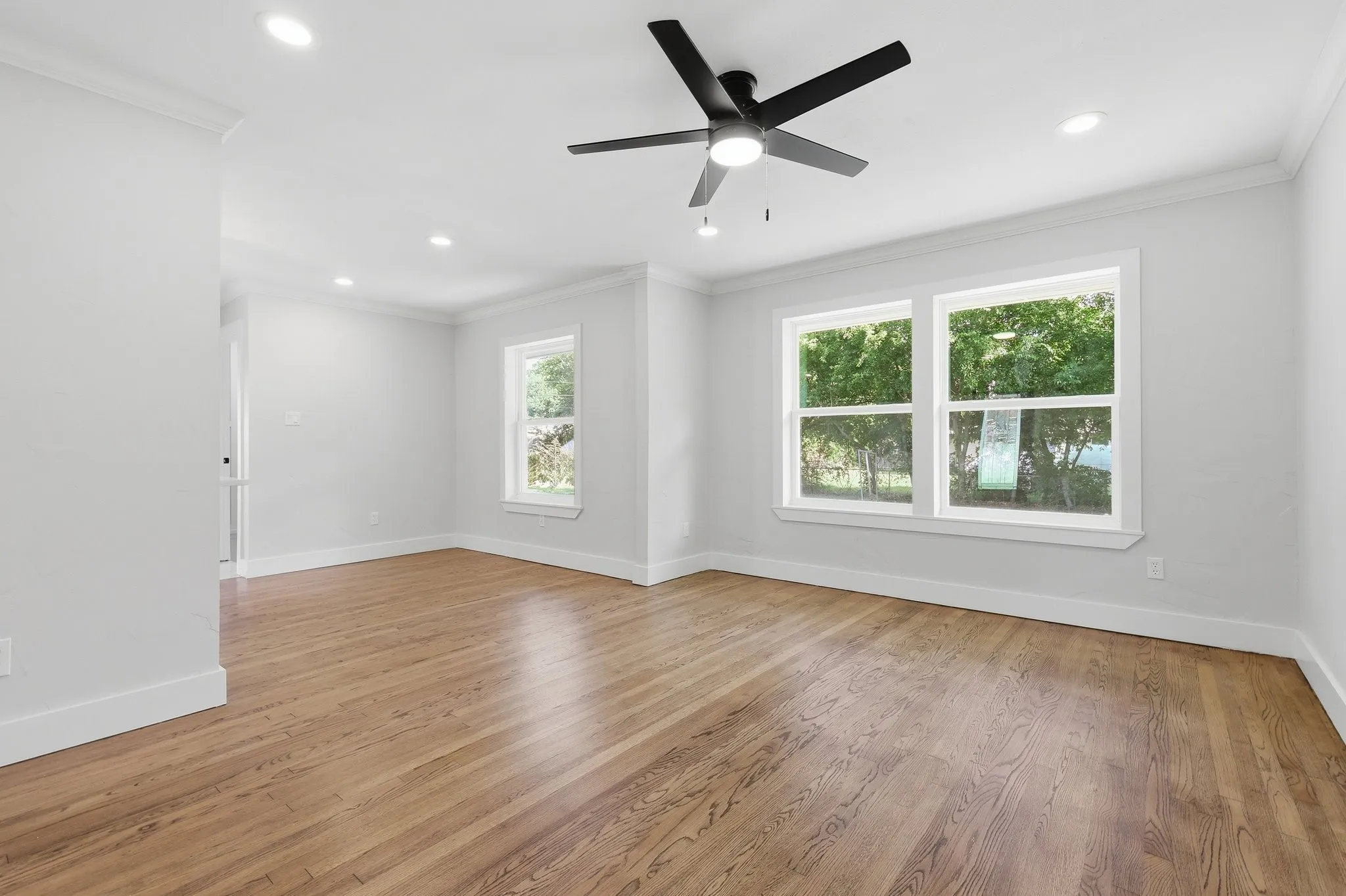 Single Family Residence For Sale in Denton County , 385 Crockett, Lewisville, Texas 75057, 4 Bedrooms, 2 Bathrooms, Garage spaces, 1,478 Sqft, built in 1955, Price $399,900, mls#21336978, Real Estate Agent in Lewisville, Homes For Sale in Denton county, Homes For Sale in Lewisville, Realtor in Lewisville Texas, Real Estate Brokerage Independent Realty Texas, Luminita Cordes Realtor