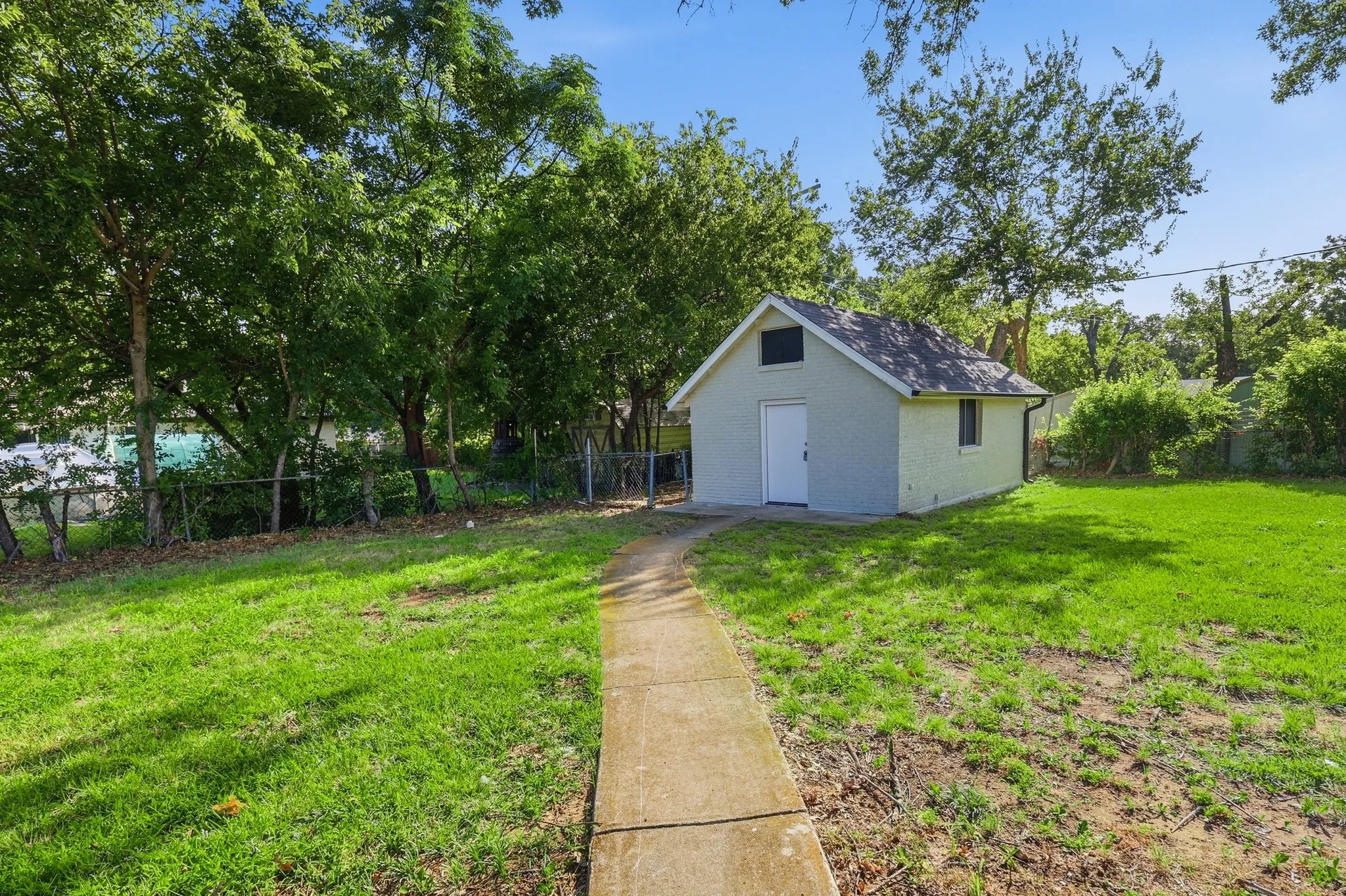 Single Family Residence For Sale in Denton County , 385 Crockett, Lewisville, Texas 75057, 4 Bedrooms, 2 Bathrooms, Garage spaces, 1,478 Sqft, built in 1955, Price $399,900, mls#21336978, Real Estate Agent in Lewisville, Homes For Sale in Denton county, Homes For Sale in Lewisville, Realtor in Lewisville Texas, Real Estate Brokerage Independent Realty Texas, Luminita Cordes Realtor