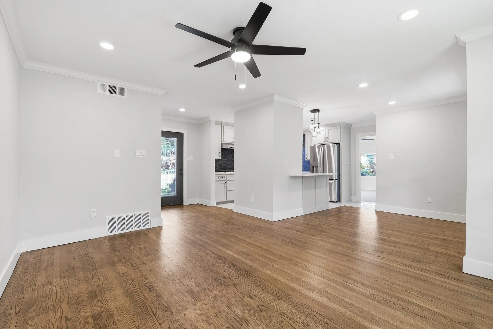 Single Family Residence For Sale in Denton County , 385 Crockett, Lewisville, Texas 75057, 4 Bedrooms, 2 Bathrooms, Garage spaces, 1,478 Sqft, built in 1955, Price $399,900, mls#21336978, Real Estate Agent in Lewisville, Homes For Sale in Denton county, Homes For Sale in Lewisville, Realtor in Lewisville Texas, Real Estate Brokerage Independent Realty Texas, Luminita Cordes Realtor