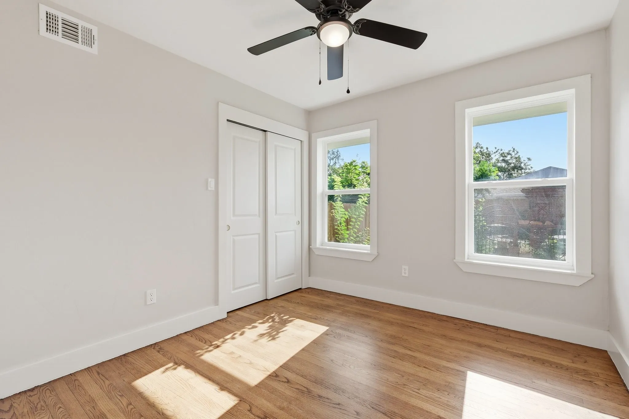 Single Family Residence For Sale in Denton County , 385 Crockett, Lewisville, Texas 75057, 4 Bedrooms, 2 Bathrooms, Garage spaces, 1,478 Sqft, built in 1955, Price $399,900, mls#21336978, Real Estate Agent in Lewisville, Homes For Sale in Denton county, Homes For Sale in Lewisville, Realtor in Lewisville Texas, Real Estate Brokerage Independent Realty Texas, Luminita Cordes Realtor