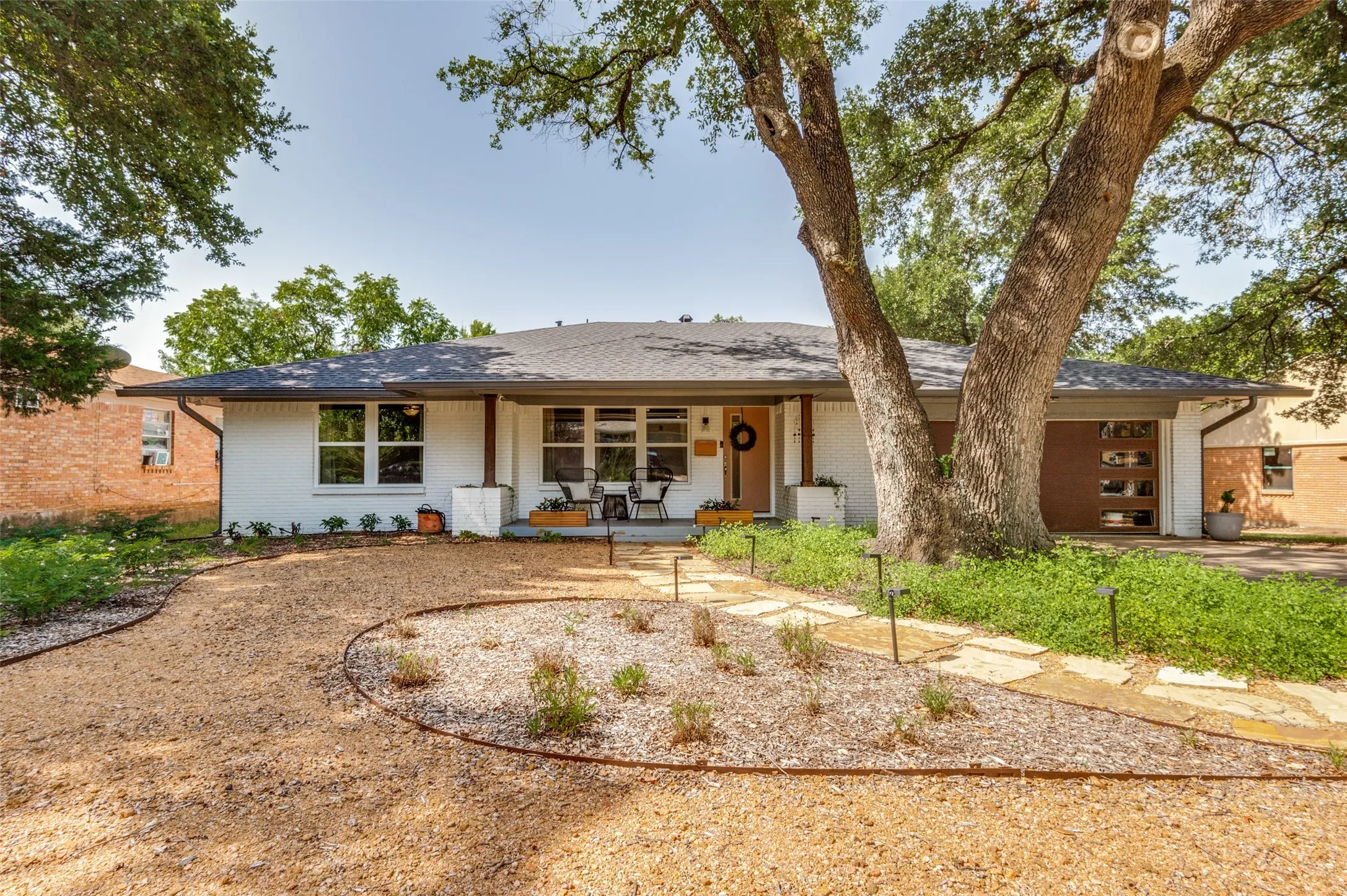 Single Family Residence For Sale in Dallas County , 1618 Driftwood Drive, Dallas, Texas 75224, 3 Bedroom, 2 Bathroom, 2 Garage spaces, 1,832 Sqft, built in 1956, mls#21293218, Real Estate Agent in Dallas, Homes For Sale in Dallas county, Homes For Sale in Dallas, Realtor in Dallas Texas, Real Estate Brokerage Independent Realty Texas, Luminita Cordes Realtor