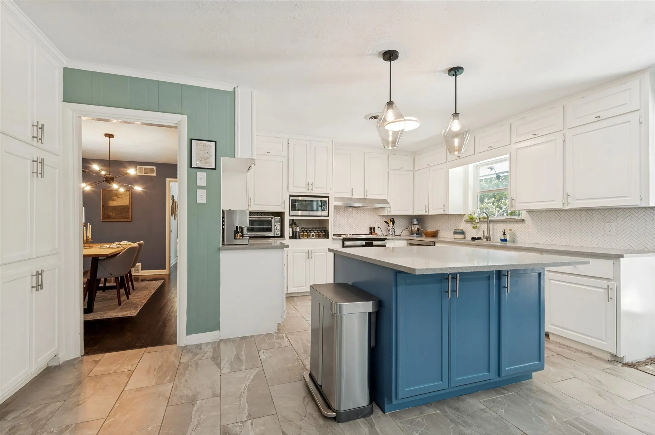 Single Family Residence For Sale in Dallas County , 1618 Driftwood Drive, Dallas, Texas 75224, 3 Bedroom, 2 Bathroom, 2 Garage spaces, 1,832 Sqft, built in 1956, mls#21293218, Real Estate Agent in Dallas, Homes For Sale in Dallas county, Homes For Sale in Dallas, Realtor in Dallas Texas, Real Estate Brokerage Independent Realty Texas, Luminita Cordes Realtor
