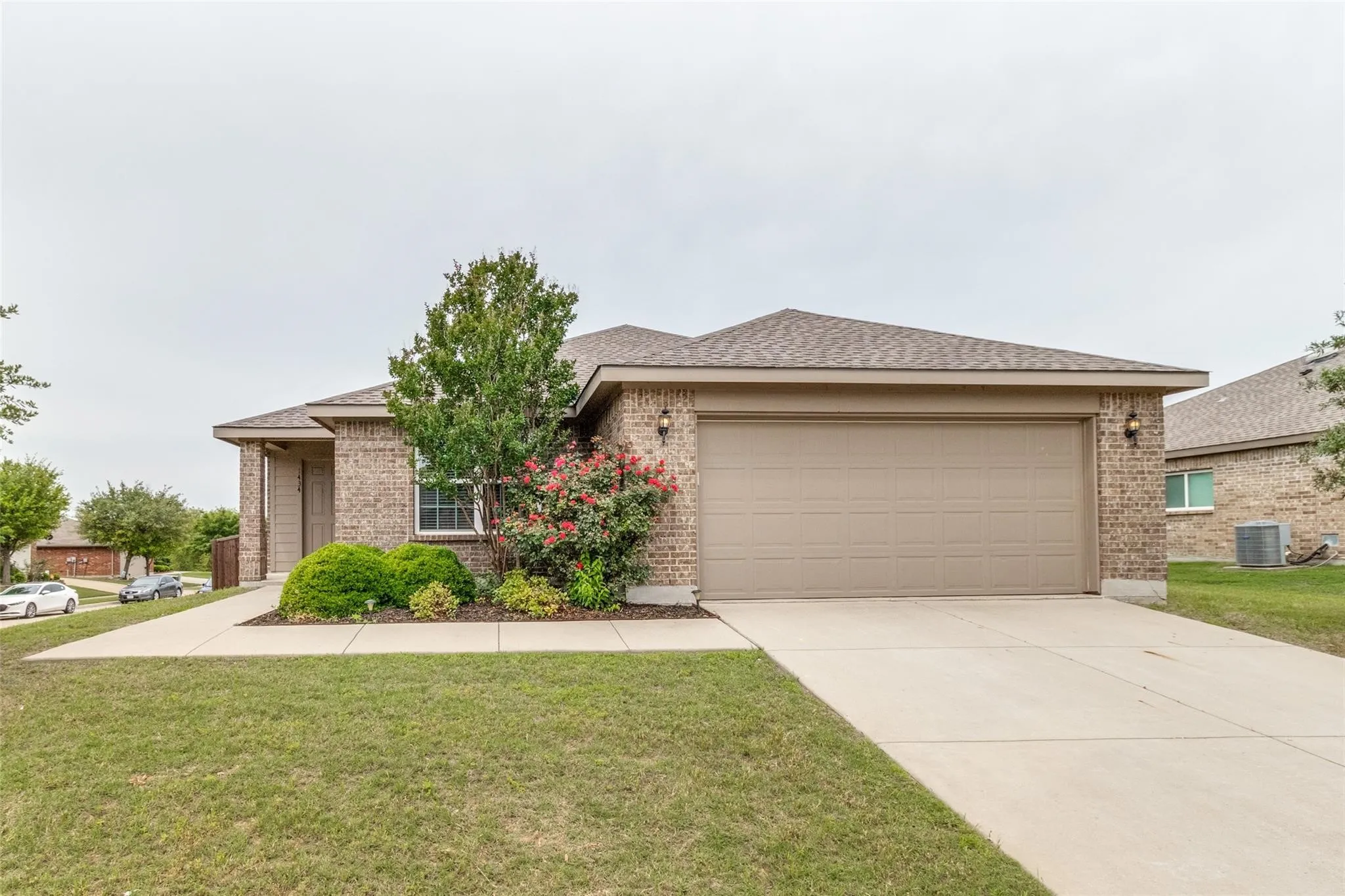 Single Family Residence For Rent in Grayson County , 1434 S Raven Drive, Sherman, Texas 75092, 3 Bedroom, 2 Bathroom, 2 Garage spaces, 1,551 Sqft, built in 2015, mls#21331783, Real Estate Agent in Sherman, Homes For Rent in Grayson county, Homes For Rent in Sherman, Realtor in Sherman Texas, Real Estate Brokerage Independent Realty Texas, Luminita Cordes Realtor
