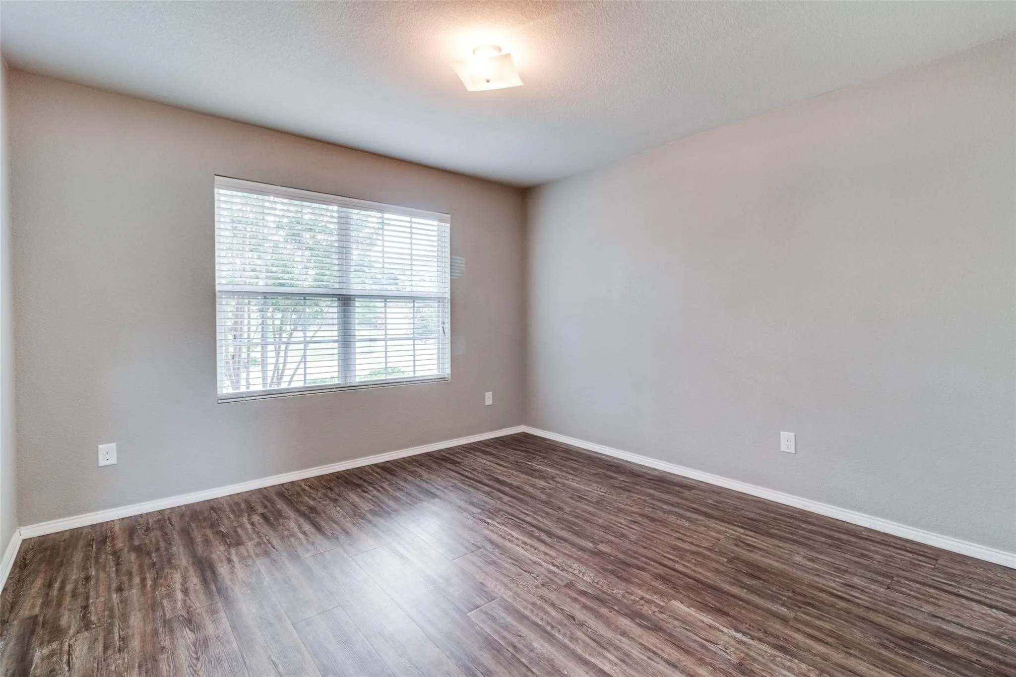 Single Family Residence For Rent in Grayson County , 1434 S Raven Drive, Sherman, Texas 75092, 3 Bedroom, 2 Bathroom, 2 Garage spaces, 1,551 Sqft, built in 2015, mls#21331783, Real Estate Agent in Sherman, Homes For Rent in Grayson county, Homes For Rent in Sherman, Realtor in Sherman Texas, Real Estate Brokerage Independent Realty Texas, Luminita Cordes Realtor