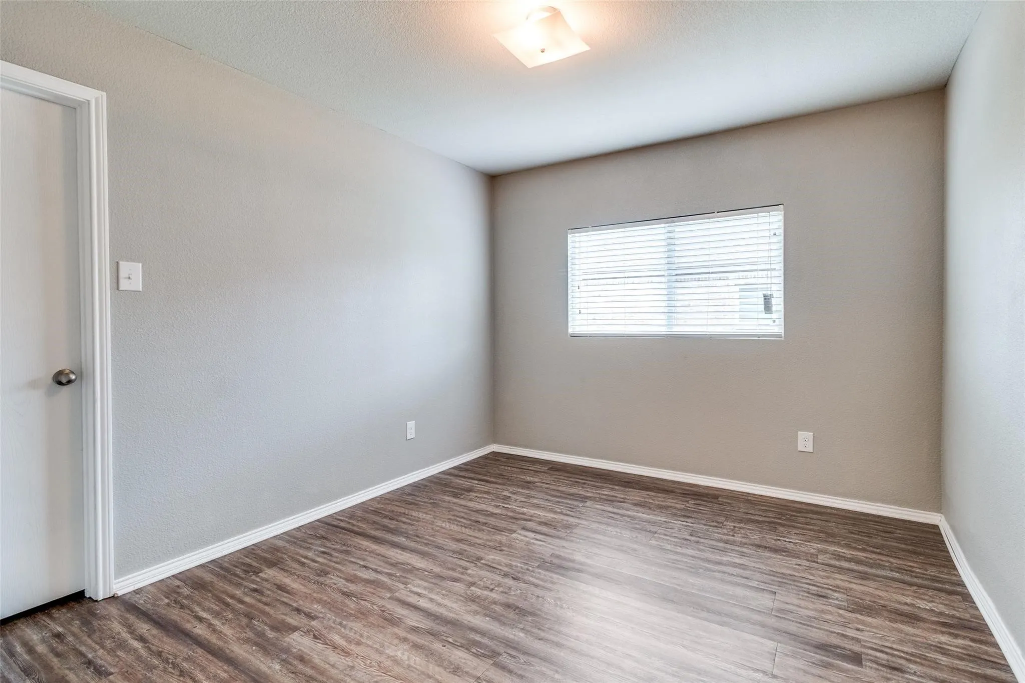 Single Family Residence For Rent in Grayson County , 1434 S Raven Drive, Sherman, Texas 75092, 3 Bedroom, 2 Bathroom, 2 Garage spaces, 1,551 Sqft, built in 2015, mls#21331783, Real Estate Agent in Sherman, Homes For Rent in Grayson county, Homes For Rent in Sherman, Realtor in Sherman Texas, Real Estate Brokerage Independent Realty Texas, Luminita Cordes Realtor