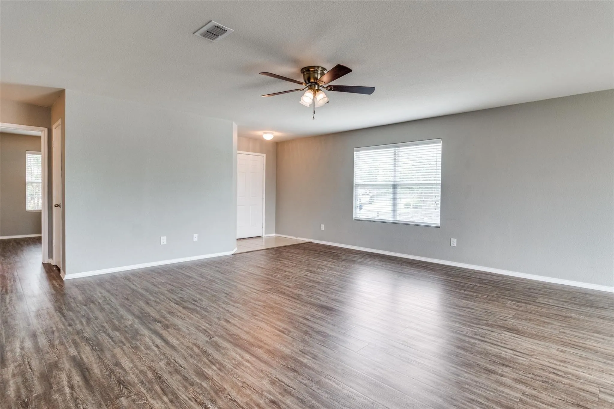 Single Family Residence For Rent in Grayson County , 1434 S Raven Drive, Sherman, Texas 75092, 3 Bedroom, 2 Bathroom, 2 Garage spaces, 1,551 Sqft, built in 2015, mls#21331783, Real Estate Agent in Sherman, Homes For Rent in Grayson county, Homes For Rent in Sherman, Realtor in Sherman Texas, Real Estate Brokerage Independent Realty Texas, Luminita Cordes Realtor