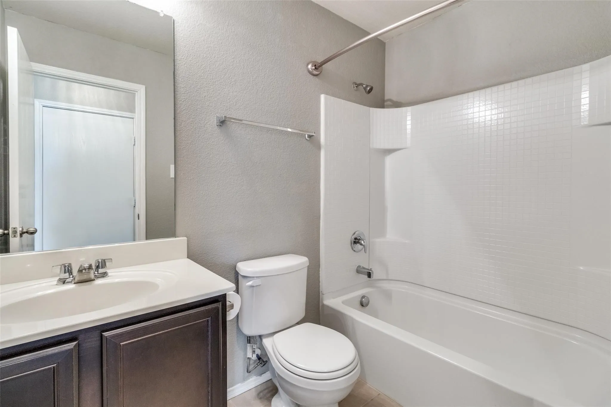 Single Family Residence For Rent in Grayson County , 1434 S Raven Drive, Sherman, Texas 75092, 3 Bedroom, 2 Bathroom, 2 Garage spaces, 1,551 Sqft, built in 2015, mls#21331783, Real Estate Agent in Sherman, Homes For Rent in Grayson county, Homes For Rent in Sherman, Realtor in Sherman Texas, Real Estate Brokerage Independent Realty Texas, Luminita Cordes Realtor