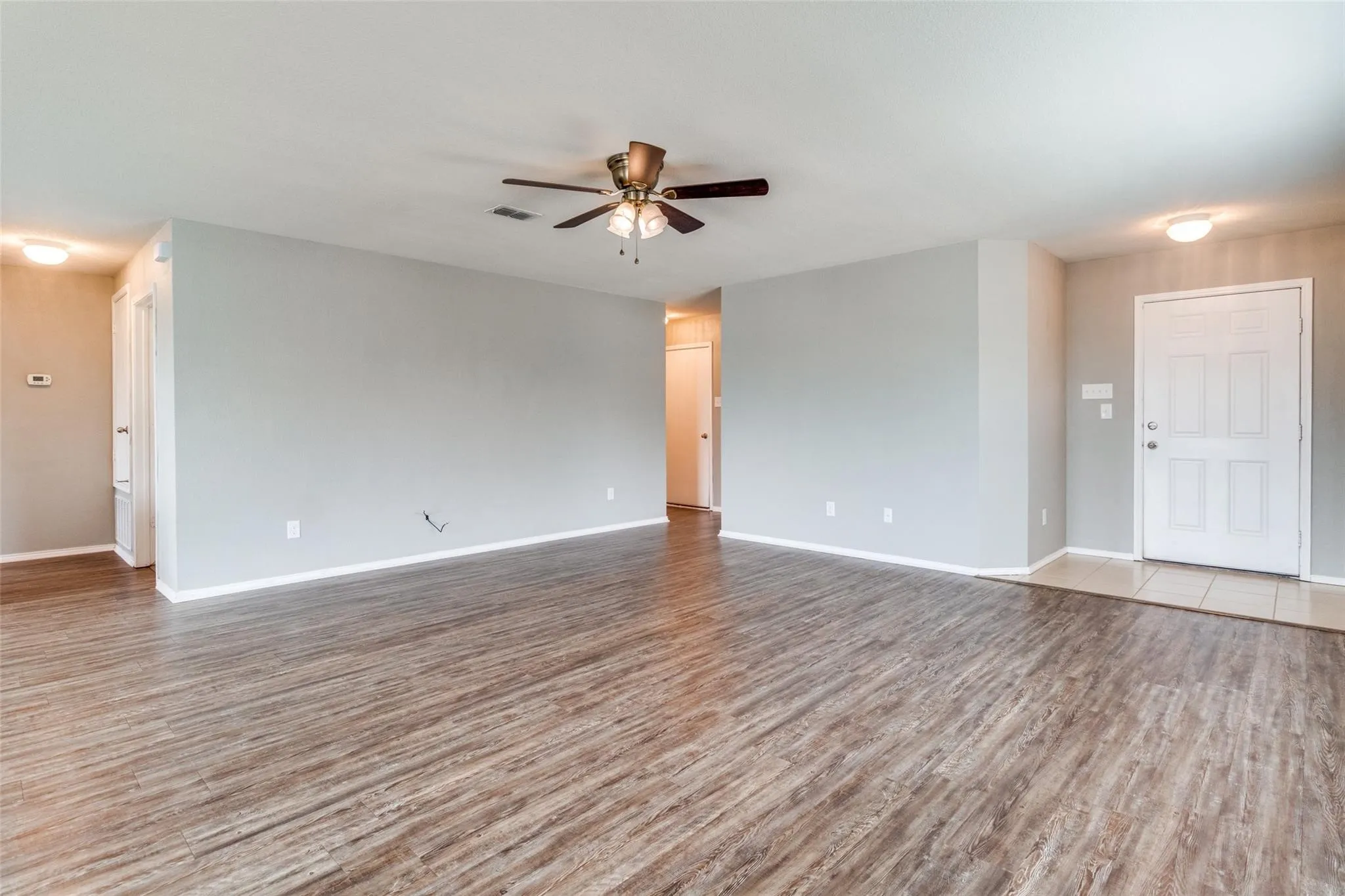 Single Family Residence For Rent in Grayson County , 1434 S Raven Drive, Sherman, Texas 75092, 3 Bedroom, 2 Bathroom, 2 Garage spaces, 1,551 Sqft, built in 2015, mls#21331783, Real Estate Agent in Sherman, Homes For Rent in Grayson county, Homes For Rent in Sherman, Realtor in Sherman Texas, Real Estate Brokerage Independent Realty Texas, Luminita Cordes Realtor