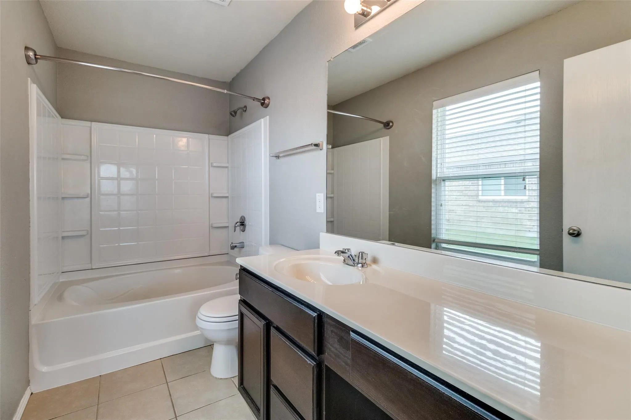 Single Family Residence For Rent in Grayson County , 1434 S Raven Drive, Sherman, Texas 75092, 3 Bedroom, 2 Bathroom, 2 Garage spaces, 1,551 Sqft, built in 2015, mls#21331783, Real Estate Agent in Sherman, Homes For Rent in Grayson county, Homes For Rent in Sherman, Realtor in Sherman Texas, Real Estate Brokerage Independent Realty Texas, Luminita Cordes Realtor