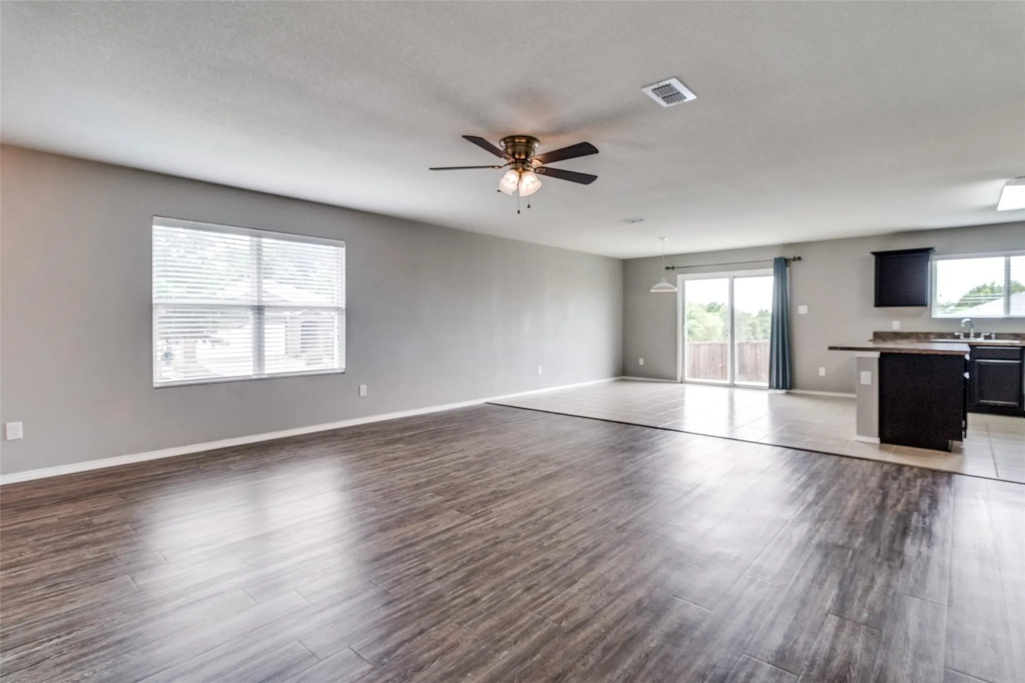 Single Family Residence For Rent in Grayson County , 1434 S Raven Drive, Sherman, Texas 75092, 3 Bedroom, 2 Bathroom, 2 Garage spaces, 1,551 Sqft, built in 2015, mls#21331783, Real Estate Agent in Sherman, Homes For Rent in Grayson county, Homes For Rent in Sherman, Realtor in Sherman Texas, Real Estate Brokerage Independent Realty Texas, Luminita Cordes Realtor