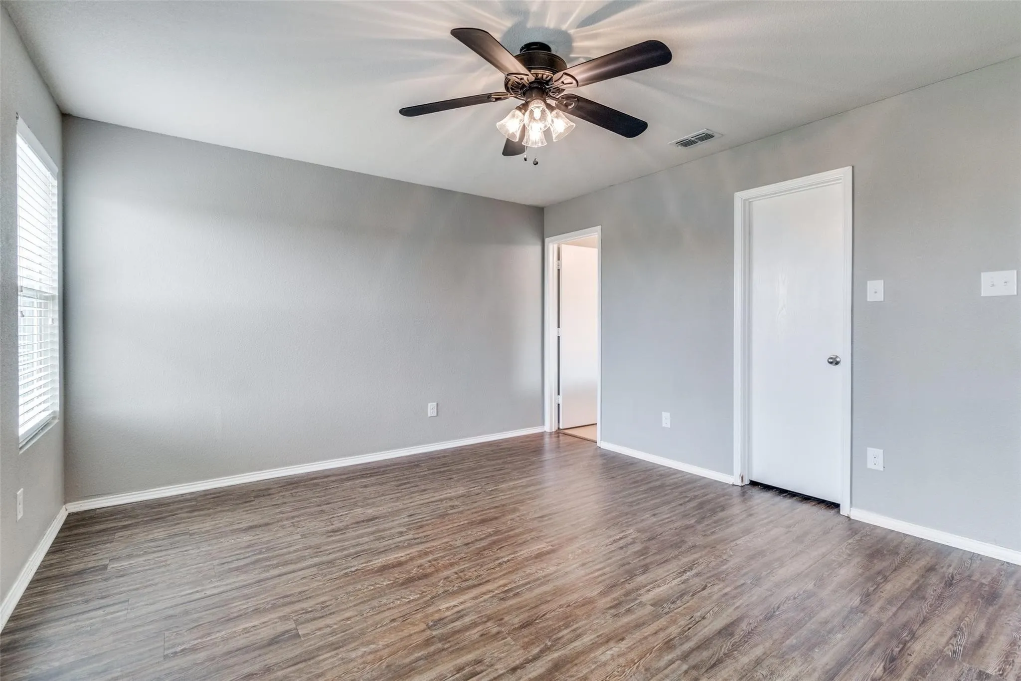 Single Family Residence For Rent in Grayson County , 1434 S Raven Drive, Sherman, Texas 75092, 3 Bedroom, 2 Bathroom, 2 Garage spaces, 1,551 Sqft, built in 2015, mls#21331783, Real Estate Agent in Sherman, Homes For Rent in Grayson county, Homes For Rent in Sherman, Realtor in Sherman Texas, Real Estate Brokerage Independent Realty Texas, Luminita Cordes Realtor