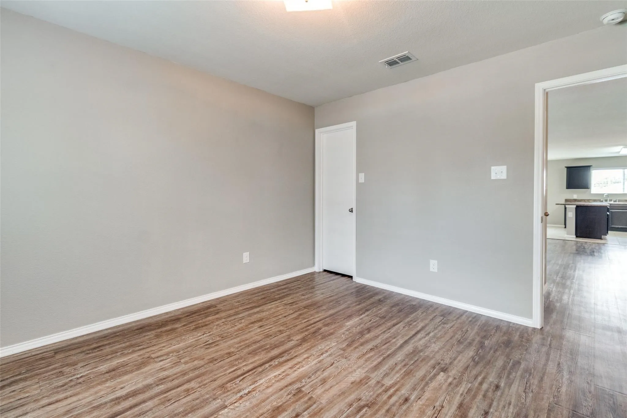 Single Family Residence For Rent in Grayson County , 1434 S Raven Drive, Sherman, Texas 75092, 3 Bedroom, 2 Bathroom, 2 Garage spaces, 1,551 Sqft, built in 2015, mls#21331783, Real Estate Agent in Sherman, Homes For Rent in Grayson county, Homes For Rent in Sherman, Realtor in Sherman Texas, Real Estate Brokerage Independent Realty Texas, Luminita Cordes Realtor