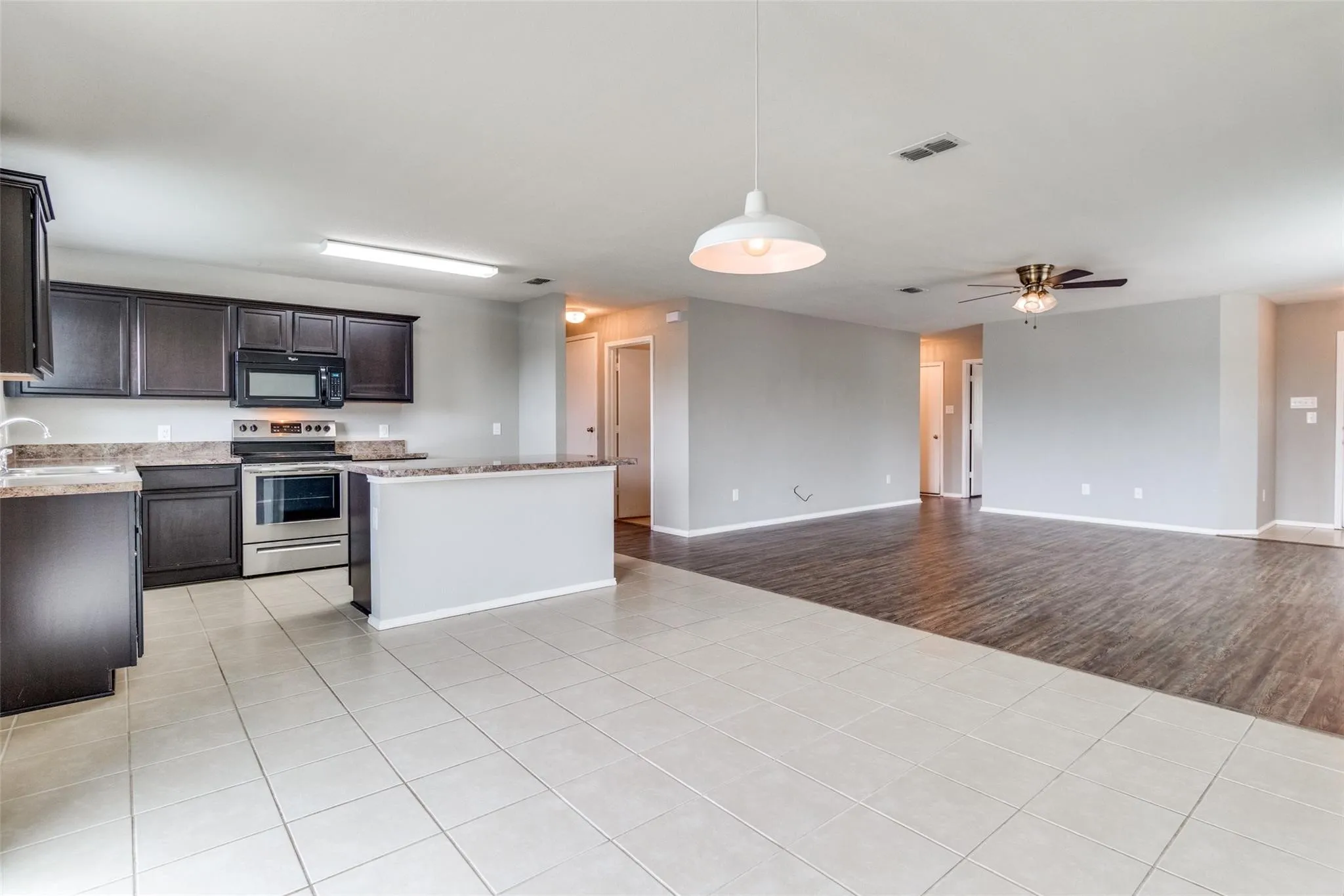 Single Family Residence For Rent in Grayson County , 1434 S Raven Drive, Sherman, Texas 75092, 3 Bedroom, 2 Bathroom, 2 Garage spaces, 1,551 Sqft, built in 2015, mls#21331783, Real Estate Agent in Sherman, Homes For Rent in Grayson county, Homes For Rent in Sherman, Realtor in Sherman Texas, Real Estate Brokerage Independent Realty Texas, Luminita Cordes Realtor