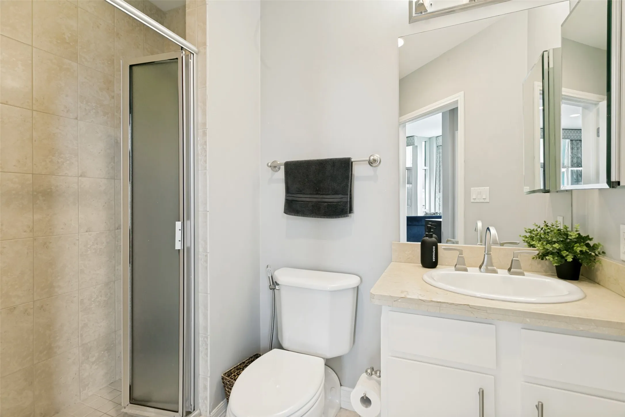 Condominium For Sale in Tarrant County , 500 Throckmorton Street 901, Fort Worth, Texas 76102, 2 Bedroom, 2 Bathroom, 2 Garage spaces, 1,170 Sqft, built in 1972, mls#21331238, Real Estate Agent in Fort Worth, Homes For Sale in Tarrant county, Homes For Sale in Fort Worth, Realtor in Fort Worth Texas, Real Estate Brokerage Independent Realty Texas, Luminita Cordes Realtor