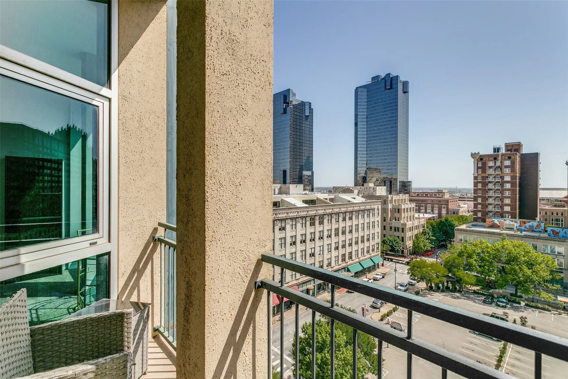 Condominium For Sale in Tarrant County , 500 Throckmorton Street 901, Fort Worth, Texas 76102, 2 Bedroom, 2 Bathroom, 2 Garage spaces, 1,170 Sqft, built in 1972, mls#21331238, Real Estate Agent in Fort Worth, Homes For Sale in Tarrant county, Homes For Sale in Fort Worth, Realtor in Fort Worth Texas, Real Estate Brokerage Independent Realty Texas, Luminita Cordes Realtor
