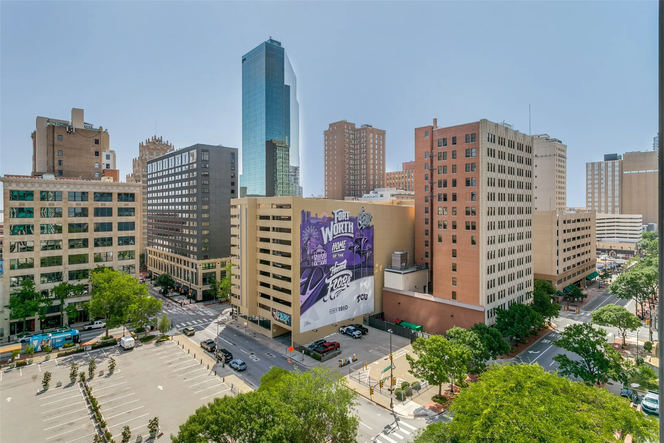 Condominium For Sale in Tarrant County , 500 Throckmorton Street 901, Fort Worth, Texas 76102, 2 Bedroom, 2 Bathroom, 2 Garage spaces, 1,170 Sqft, built in 1972, mls#21331238, Real Estate Agent in Fort Worth, Homes For Sale in Tarrant county, Homes For Sale in Fort Worth, Realtor in Fort Worth Texas, Real Estate Brokerage Independent Realty Texas, Luminita Cordes Realtor
