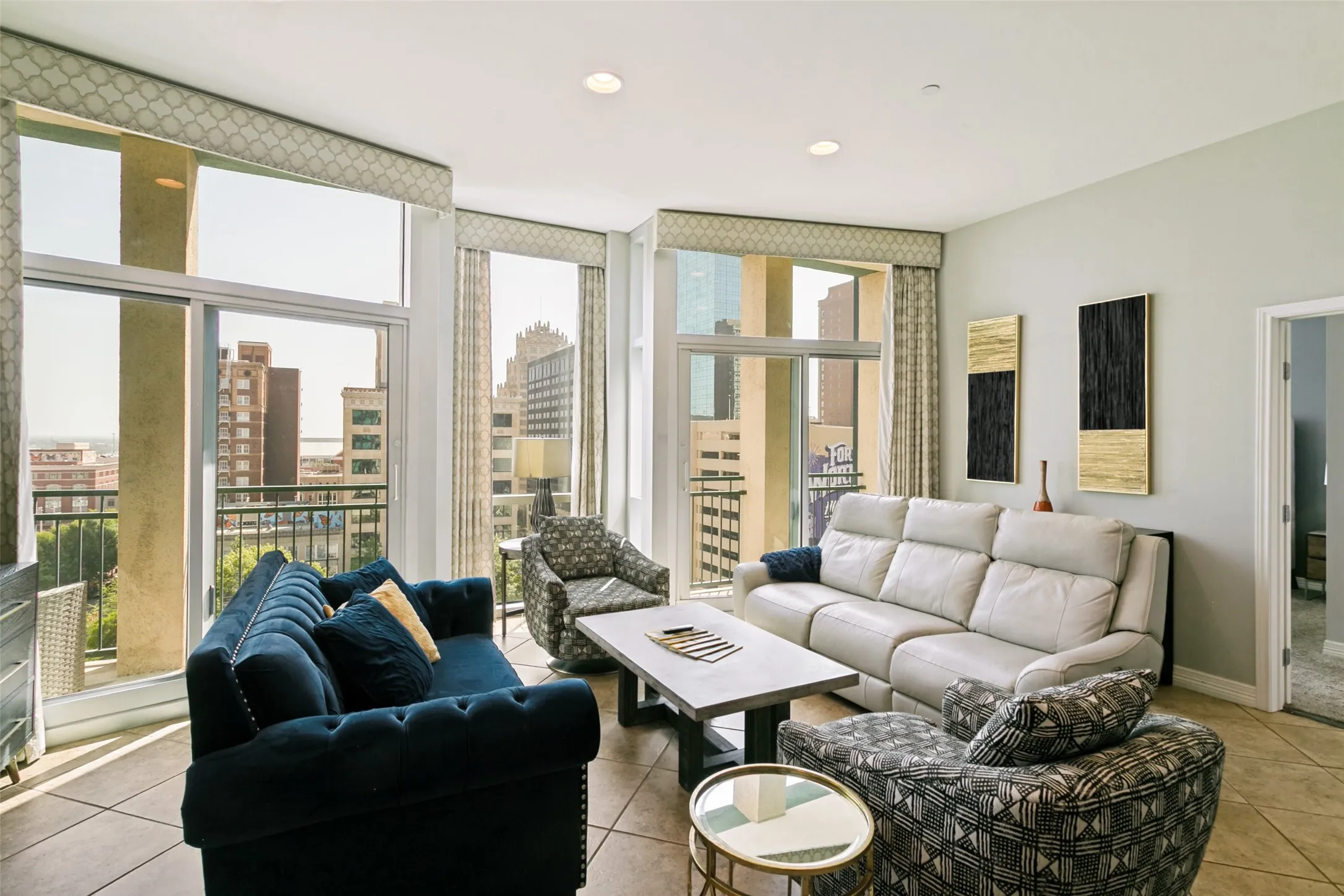 Condominium For Sale in Tarrant County , 500 Throckmorton Street 901, Fort Worth, Texas 76102, 2 Bedroom, 2 Bathroom, 2 Garage spaces, 1,170 Sqft, built in 1972, mls#21331238, Real Estate Agent in Fort Worth, Homes For Sale in Tarrant county, Homes For Sale in Fort Worth, Realtor in Fort Worth Texas, Real Estate Brokerage Independent Realty Texas, Luminita Cordes Realtor