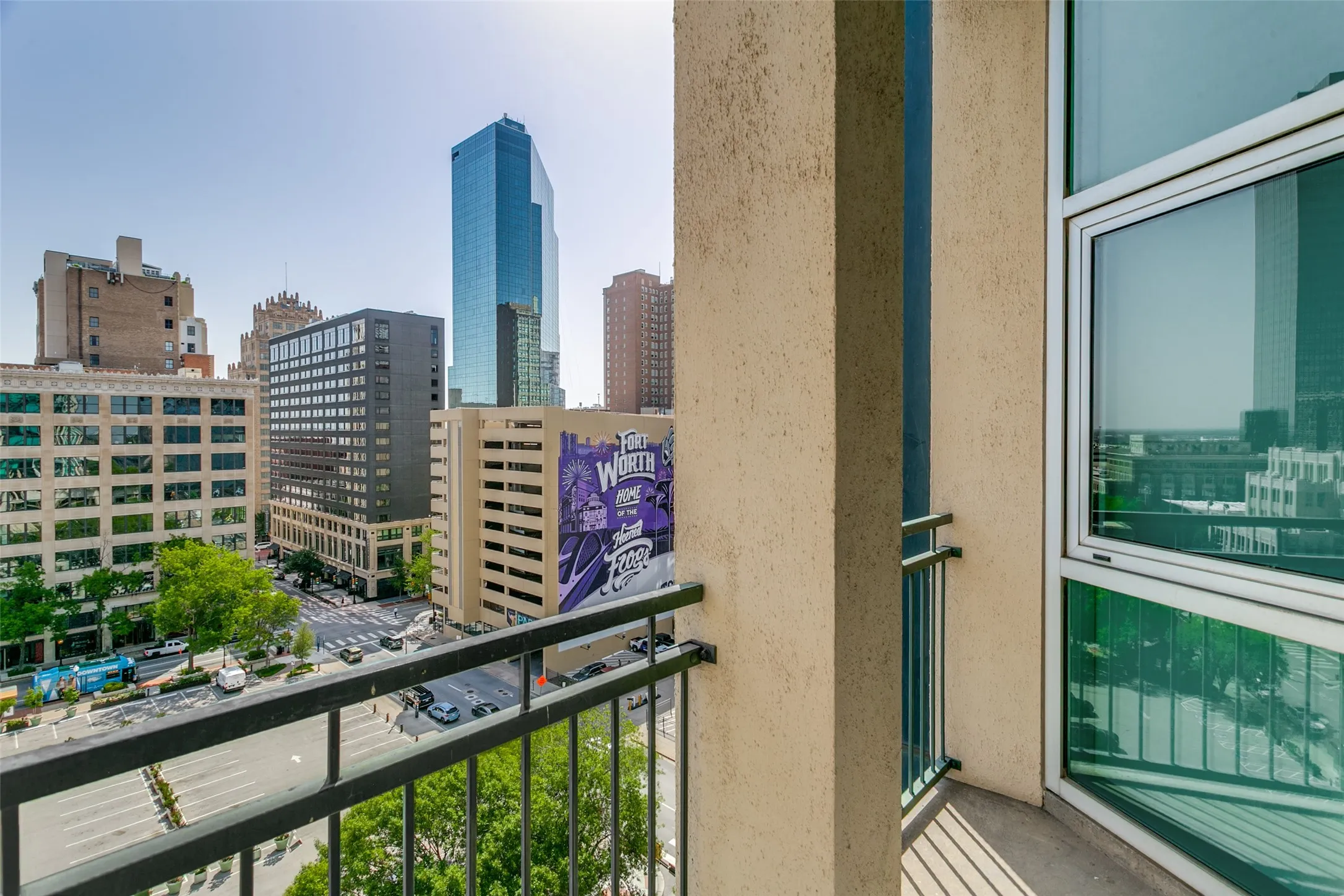 Condominium For Sale in Tarrant County , 500 Throckmorton Street 901, Fort Worth, Texas 76102, 2 Bedroom, 2 Bathroom, 2 Garage spaces, 1,170 Sqft, built in 1972, mls#21331238, Real Estate Agent in Fort Worth, Homes For Sale in Tarrant county, Homes For Sale in Fort Worth, Realtor in Fort Worth Texas, Real Estate Brokerage Independent Realty Texas, Luminita Cordes Realtor
