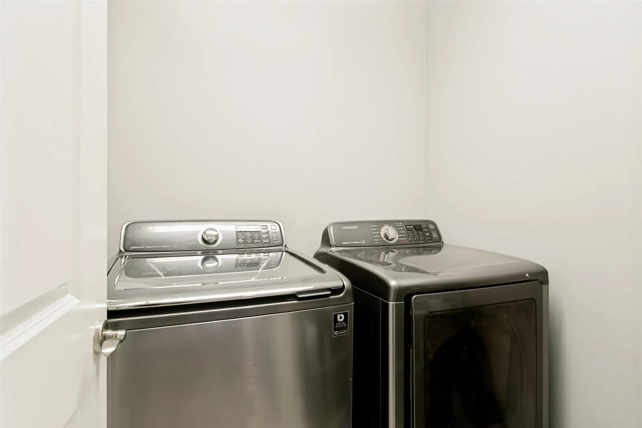 Condominium For Sale in Tarrant County , 500 Throckmorton Street 901, Fort Worth, Texas 76102, 2 Bedroom, 2 Bathroom, 2 Garage spaces, 1,170 Sqft, built in 1972, mls#21331238, Real Estate Agent in Fort Worth, Homes For Sale in Tarrant county, Homes For Sale in Fort Worth, Realtor in Fort Worth Texas, Real Estate Brokerage Independent Realty Texas, Luminita Cordes Realtor