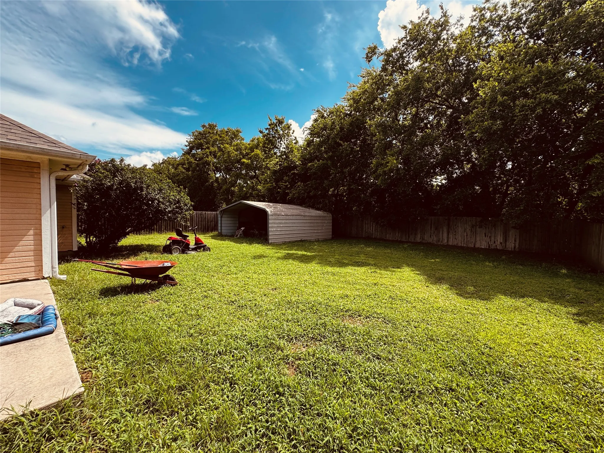 Single Family Residence For Sale in Fannin County , 106 Oak Lane, Ladonia, Texas 75449, 3 Bedroom, 2 Bathroom, 2 Garage spaces, 1,276 Sqft, built in 2004, mls#21337067, Real Estate Agent in Ladonia, Homes For Sale in Fannin county, Homes For Sale in Ladonia, Realtor in Ladonia Texas, Real Estate Brokerage Independent Realty Texas, Luminita Cordes Realtor