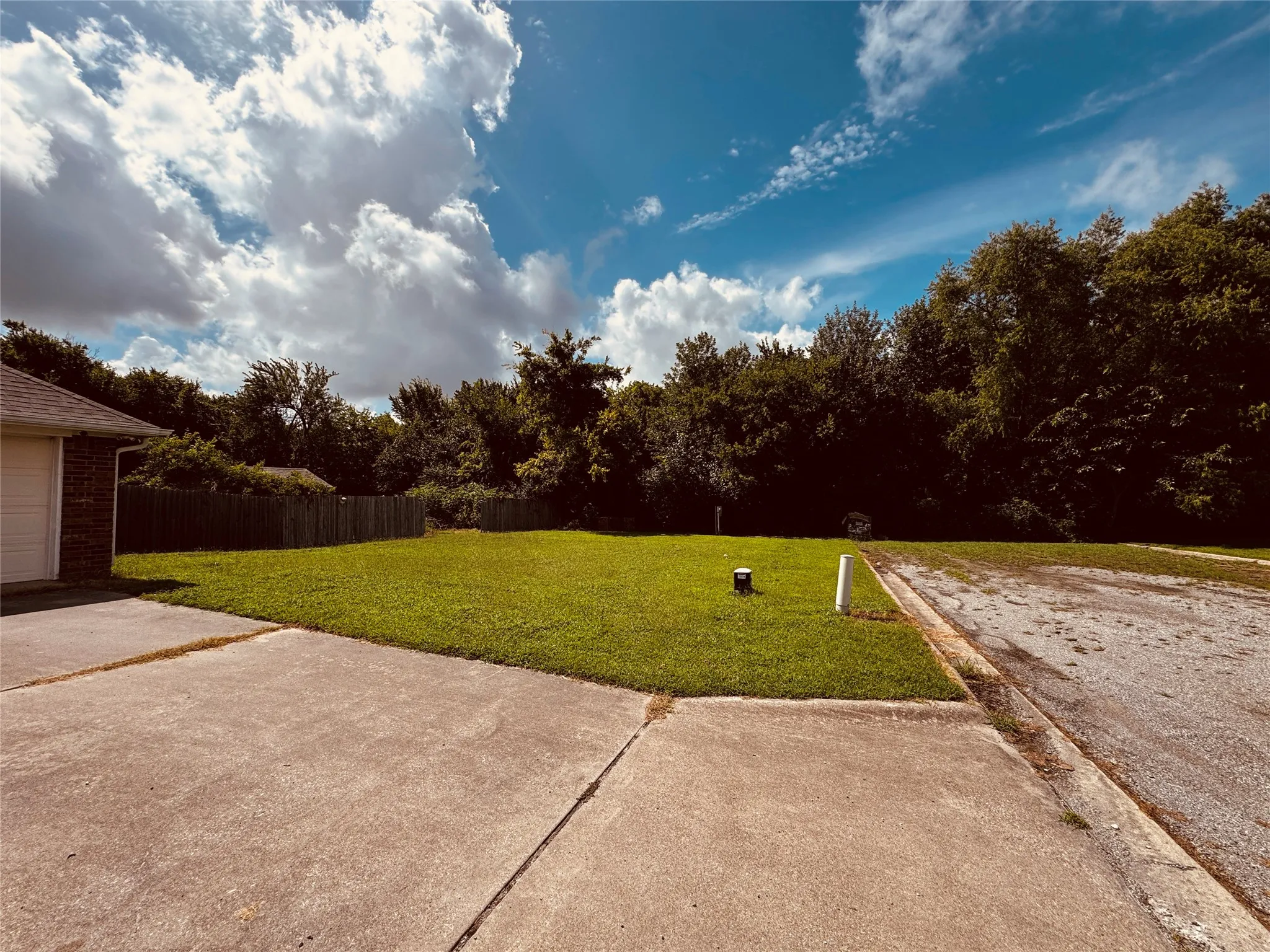Single Family Residence For Sale in Fannin County , 106 Oak Lane, Ladonia, Texas 75449, 3 Bedroom, 2 Bathroom, 2 Garage spaces, 1,276 Sqft, built in 2004, mls#21337067, Real Estate Agent in Ladonia, Homes For Sale in Fannin county, Homes For Sale in Ladonia, Realtor in Ladonia Texas, Real Estate Brokerage Independent Realty Texas, Luminita Cordes Realtor