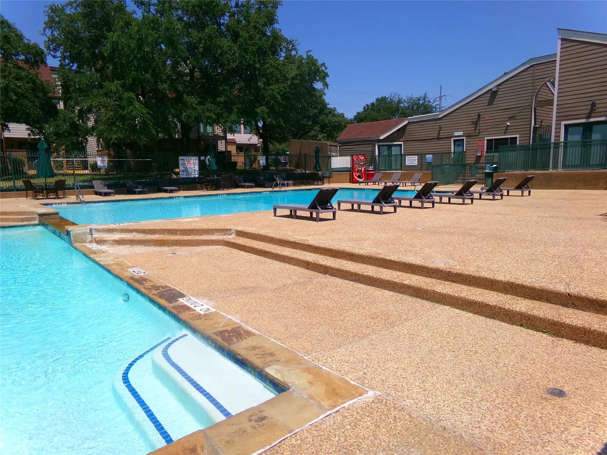 Condominium For Sale in Tarrant County , 2311 Basil Drive C304, Arlington, Texas 76006, 1 Bedroom, 1 Bathroom, Garage spaces, 486 Sqft, built in 1981, mls#21335870, Real Estate Agent in Arlington, Homes For Sale in Tarrant county, Homes For Sale in Arlington, Realtor in Arlington Texas, Real Estate Brokerage Independent Realty Texas, Luminita Cordes Realtor