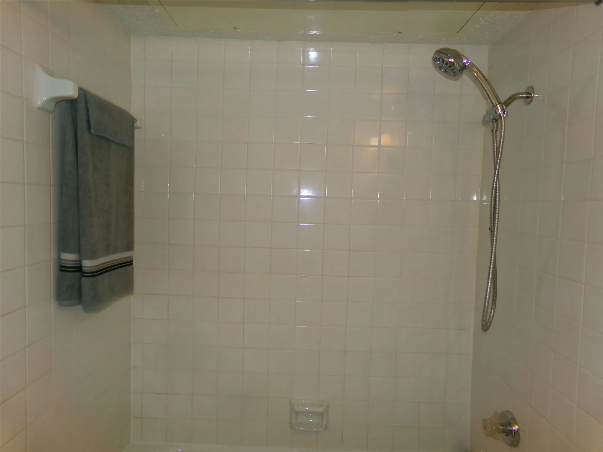 Condominium For Sale in Tarrant County , 2311 Basil Drive C304, Arlington, Texas 76006, 1 Bedroom, 1 Bathroom, Garage spaces, 486 Sqft, built in 1981, mls#21335870, Real Estate Agent in Arlington, Homes For Sale in Tarrant county, Homes For Sale in Arlington, Realtor in Arlington Texas, Real Estate Brokerage Independent Realty Texas, Luminita Cordes Realtor