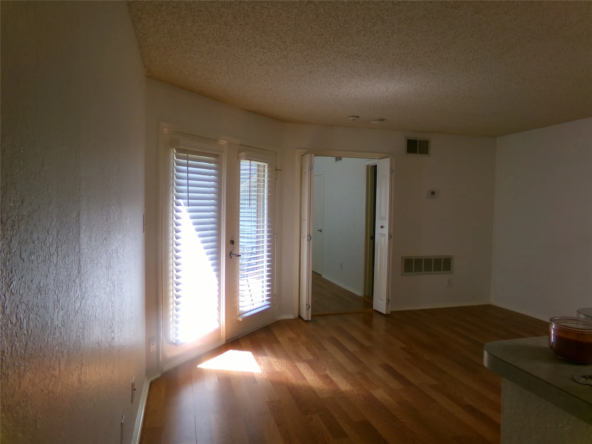 Condominium For Sale in Tarrant County , 2311 Basil Drive C304, Arlington, Texas 76006, 1 Bedroom, 1 Bathroom, Garage spaces, 486 Sqft, built in 1981, mls#21335870, Real Estate Agent in Arlington, Homes For Sale in Tarrant county, Homes For Sale in Arlington, Realtor in Arlington Texas, Real Estate Brokerage Independent Realty Texas, Luminita Cordes Realtor