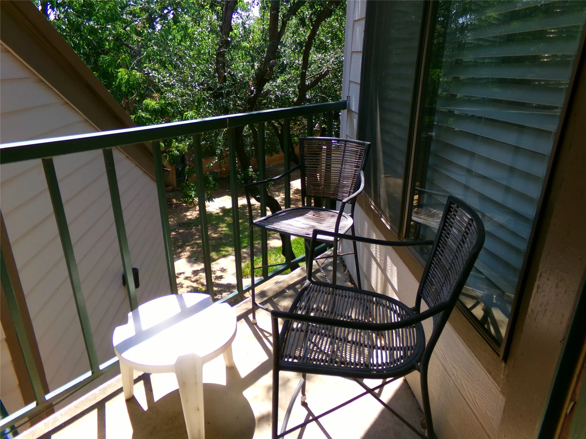 Condominium For Sale in Tarrant County , 2311 Basil Drive C304, Arlington, Texas 76006, 1 Bedroom, 1 Bathroom, Garage spaces, 486 Sqft, built in 1981, mls#21335870, Real Estate Agent in Arlington, Homes For Sale in Tarrant county, Homes For Sale in Arlington, Realtor in Arlington Texas, Real Estate Brokerage Independent Realty Texas, Luminita Cordes Realtor