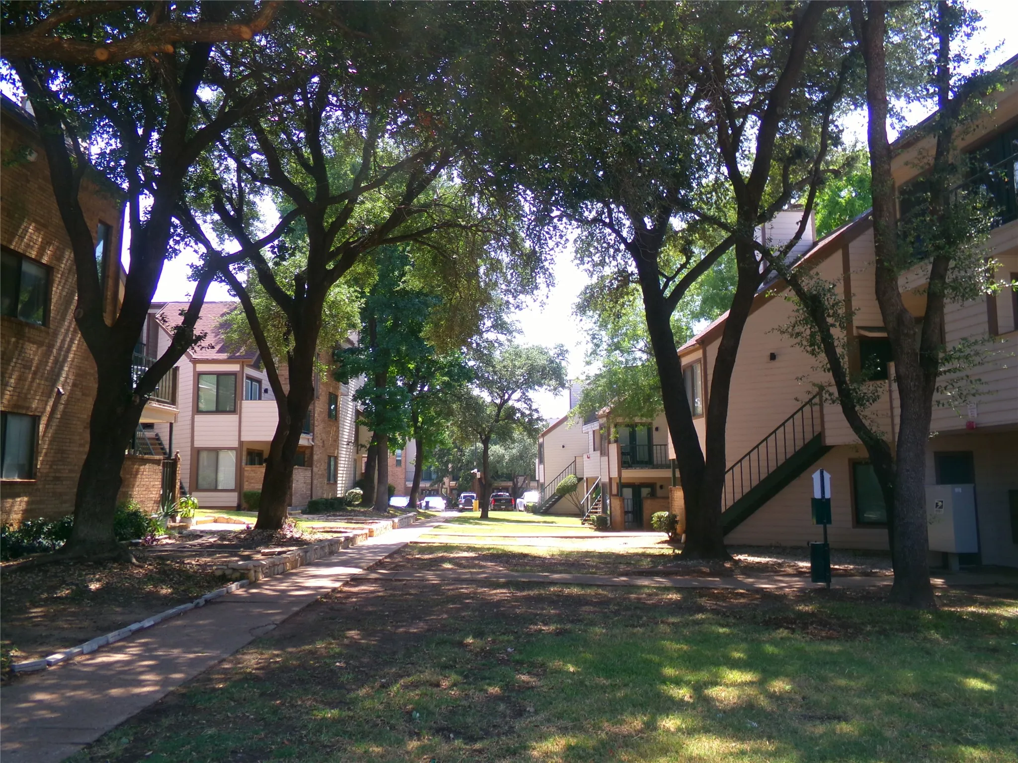 Condominium For Sale in Tarrant County , 2311 Basil Drive C304, Arlington, Texas 76006, 1 Bedroom, 1 Bathroom, Garage spaces, 486 Sqft, built in 1981, mls#21335870, Real Estate Agent in Arlington, Homes For Sale in Tarrant county, Homes For Sale in Arlington, Realtor in Arlington Texas, Real Estate Brokerage Independent Realty Texas, Luminita Cordes Realtor