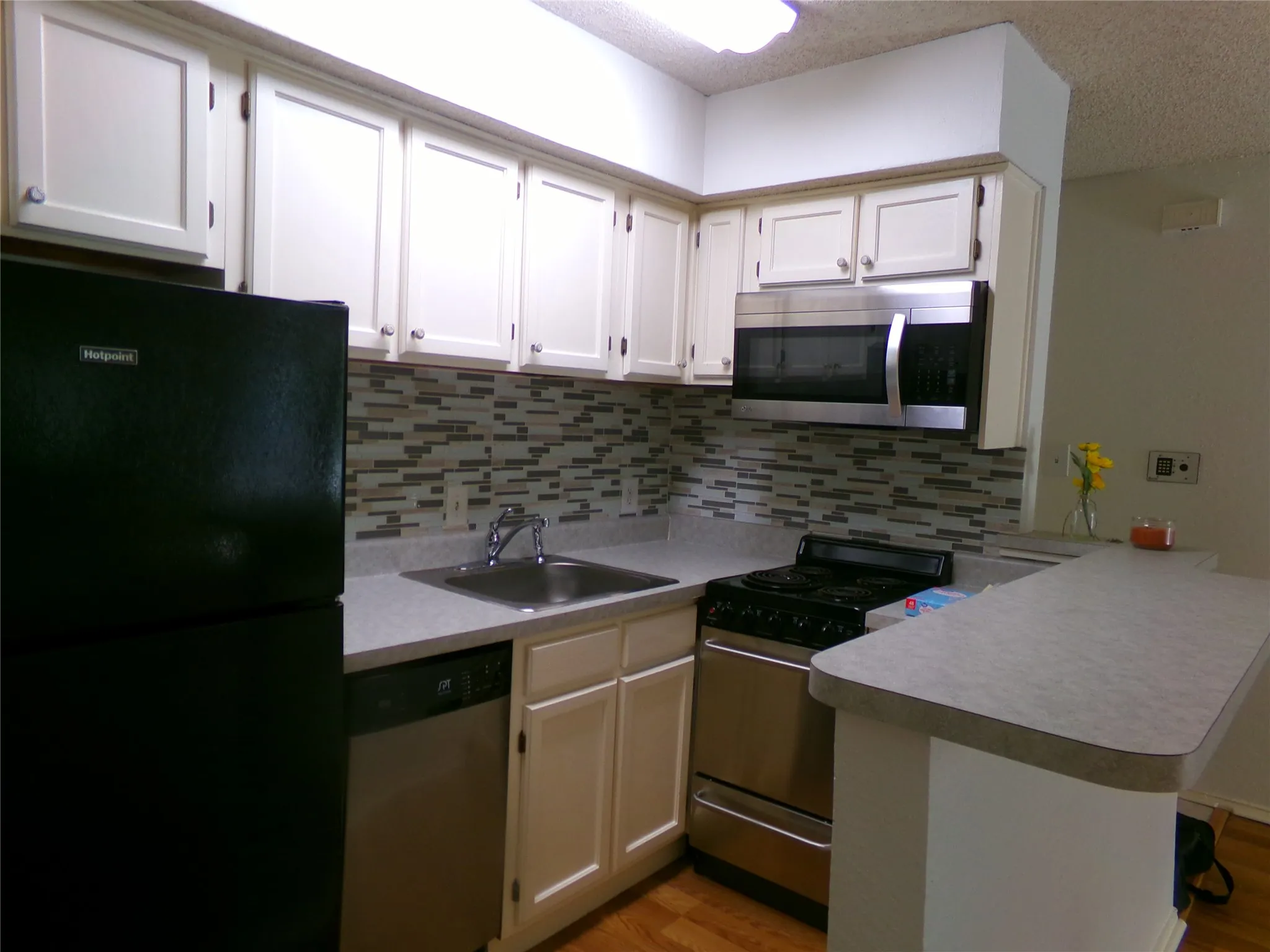Condominium For Sale in Tarrant County , 2311 Basil Drive C304, Arlington, Texas 76006, 1 Bedroom, 1 Bathroom, Garage spaces, 486 Sqft, built in 1981, mls#21335870, Real Estate Agent in Arlington, Homes For Sale in Tarrant county, Homes For Sale in Arlington, Realtor in Arlington Texas, Real Estate Brokerage Independent Realty Texas, Luminita Cordes Realtor