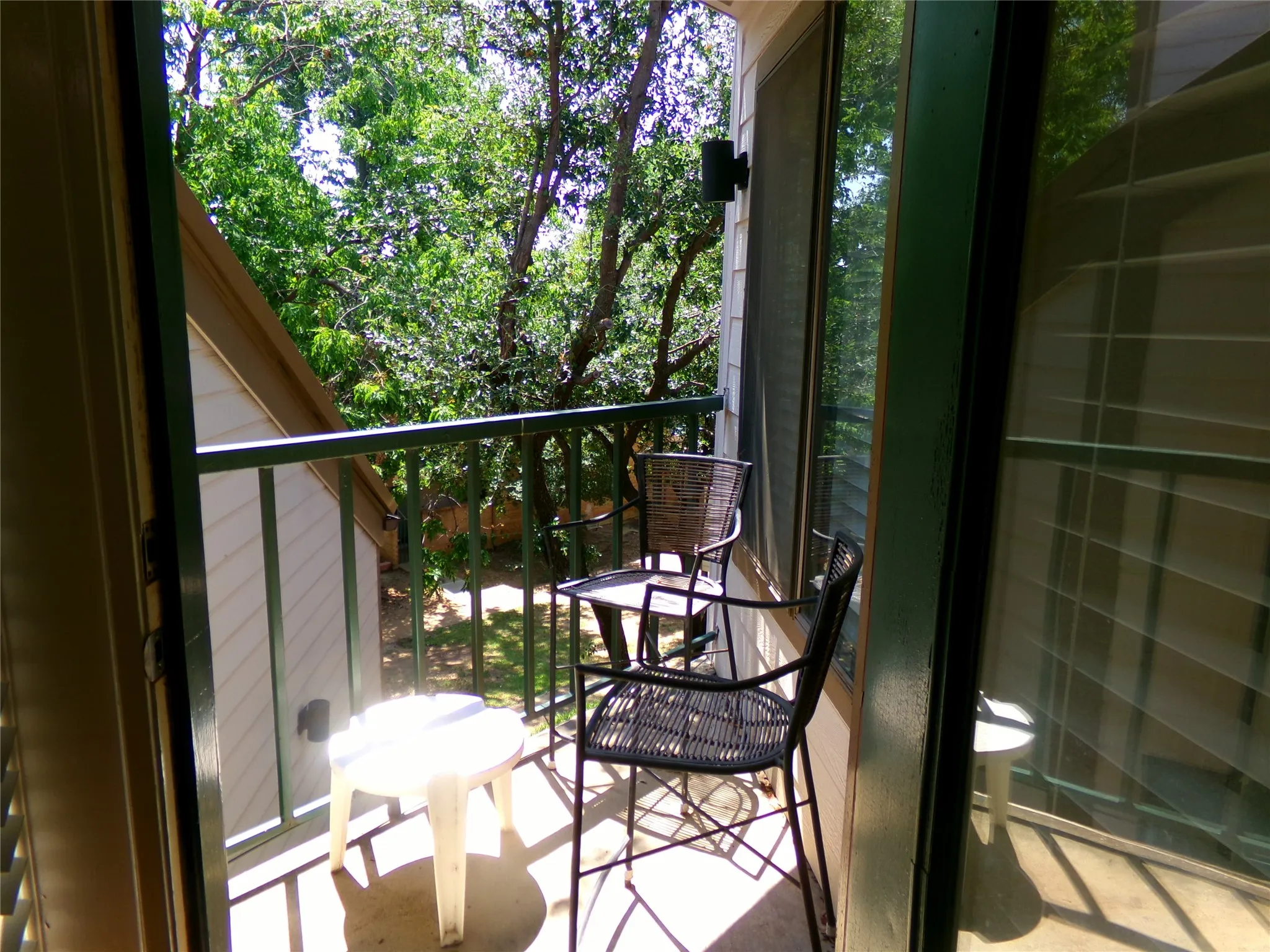 Condominium For Sale in Tarrant County , 2311 Basil Drive C304, Arlington, Texas 76006, 1 Bedroom, 1 Bathroom, Garage spaces, 486 Sqft, built in 1981, mls#21335870, Real Estate Agent in Arlington, Homes For Sale in Tarrant county, Homes For Sale in Arlington, Realtor in Arlington Texas, Real Estate Brokerage Independent Realty Texas, Luminita Cordes Realtor