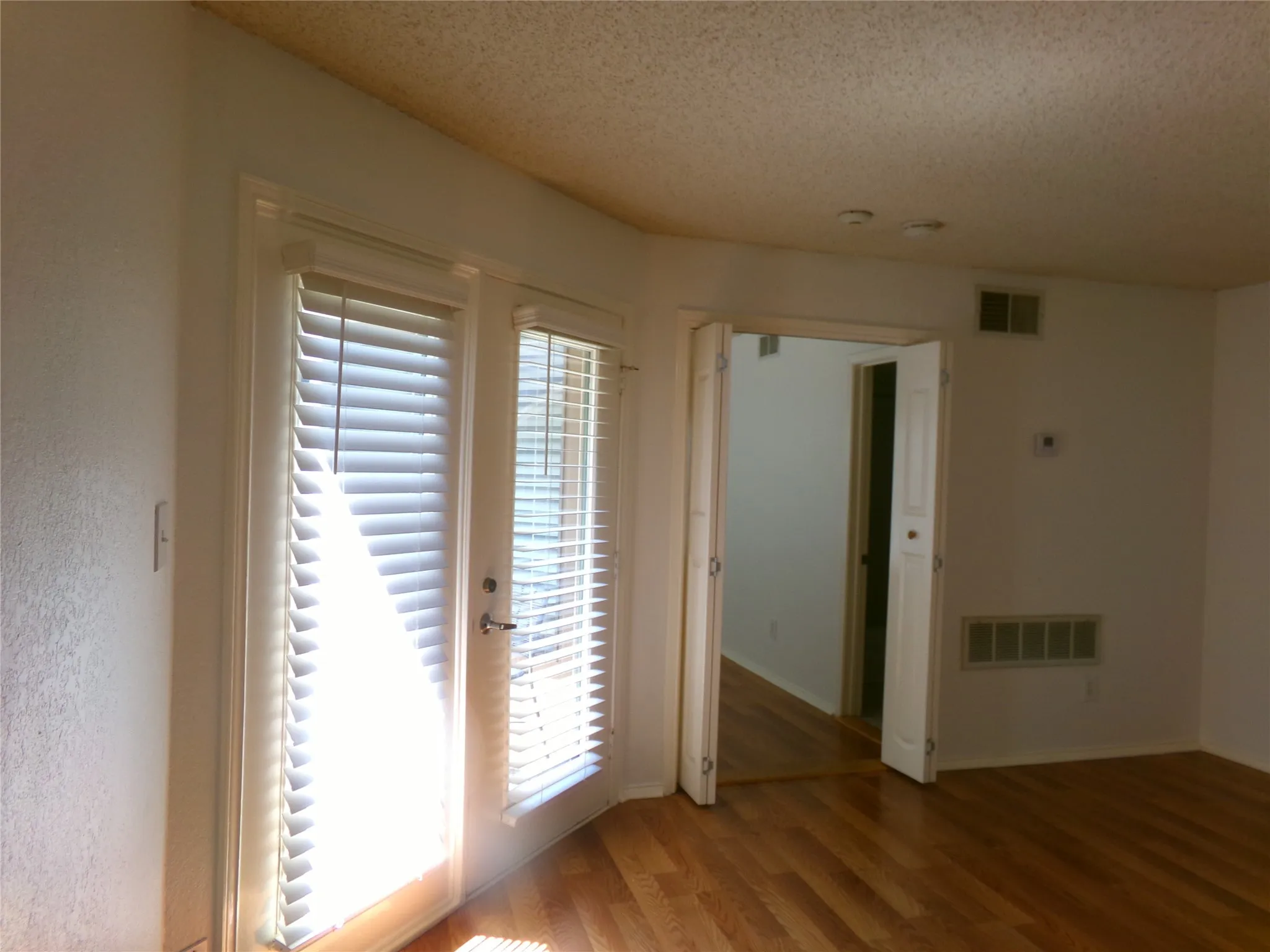 Condominium For Sale in Tarrant County , 2311 Basil Drive C304, Arlington, Texas 76006, 1 Bedroom, 1 Bathroom, Garage spaces, 486 Sqft, built in 1981, mls#21335870, Real Estate Agent in Arlington, Homes For Sale in Tarrant county, Homes For Sale in Arlington, Realtor in Arlington Texas, Real Estate Brokerage Independent Realty Texas, Luminita Cordes Realtor