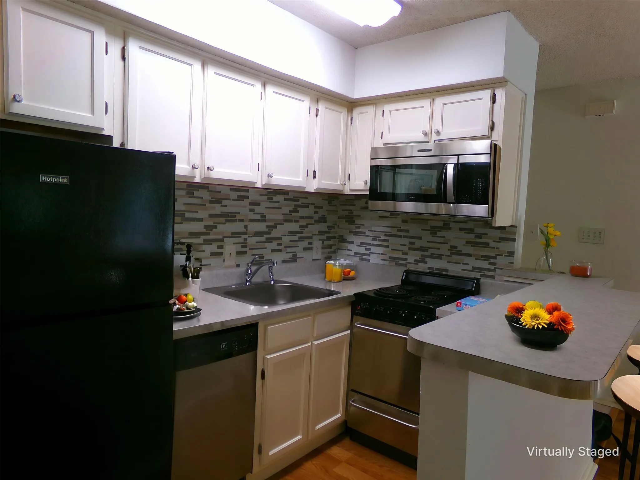 Condominium For Sale in Tarrant County , 2311 Basil Drive C304, Arlington, Texas 76006, 1 Bedroom, 1 Bathroom, Garage spaces, 486 Sqft, built in 1981, mls#21335870, Real Estate Agent in Arlington, Homes For Sale in Tarrant county, Homes For Sale in Arlington, Realtor in Arlington Texas, Real Estate Brokerage Independent Realty Texas, Luminita Cordes Realtor